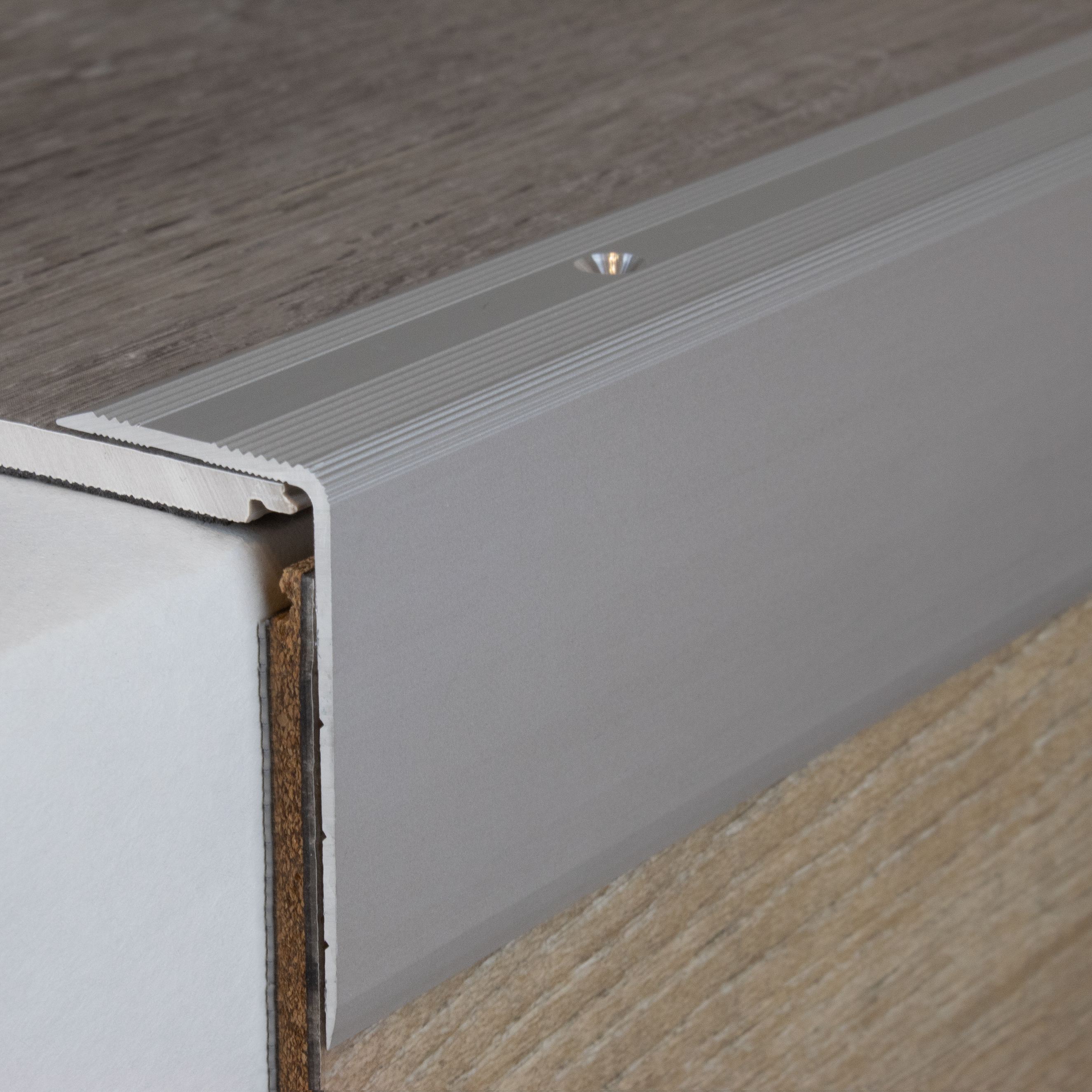 Perfiles angulares y de canto para escaleras, ancho 30 mm, altura 22-52 mm, espesor del material: 2 mm, PROVISTON