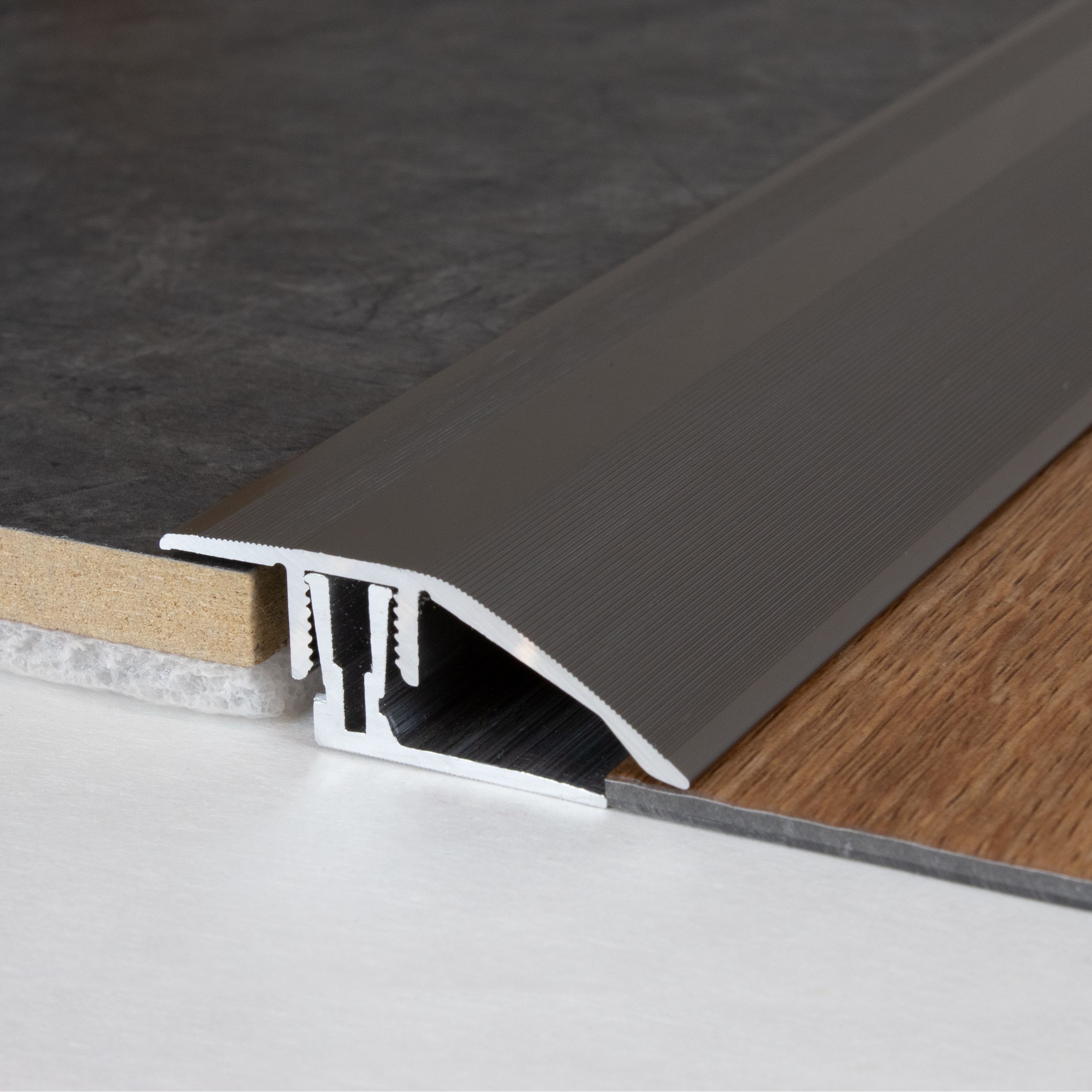 Perfiles de altura y ajuste PROVISTON Winnipeg B, altura de borde de 41 mm, 11-15 mm, aluminio anodizado