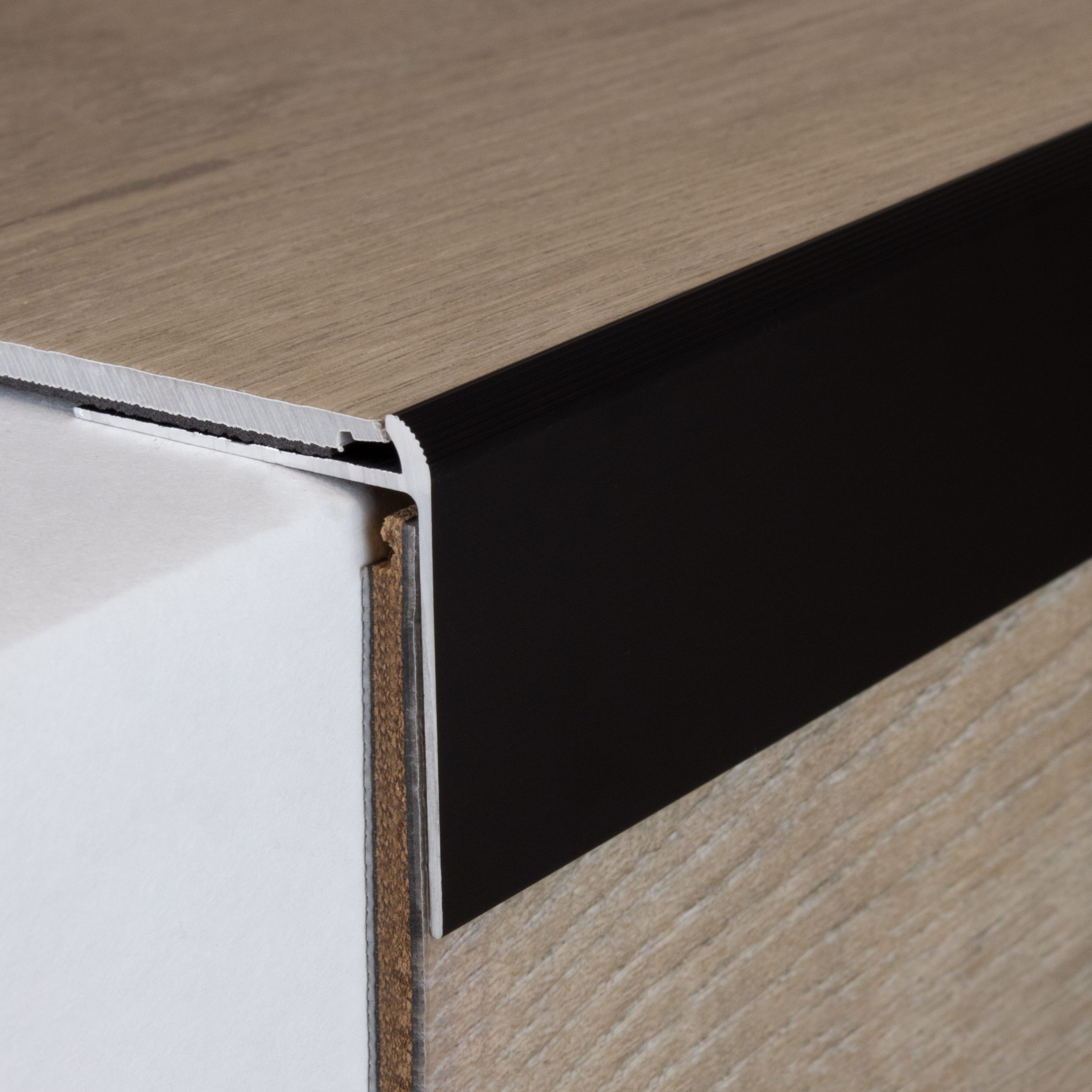 Perfiles de canto y ángulo para escaleras PROVISTON Berrie 40 x 40 mm, altura de canto 3-5 mm, aluminio