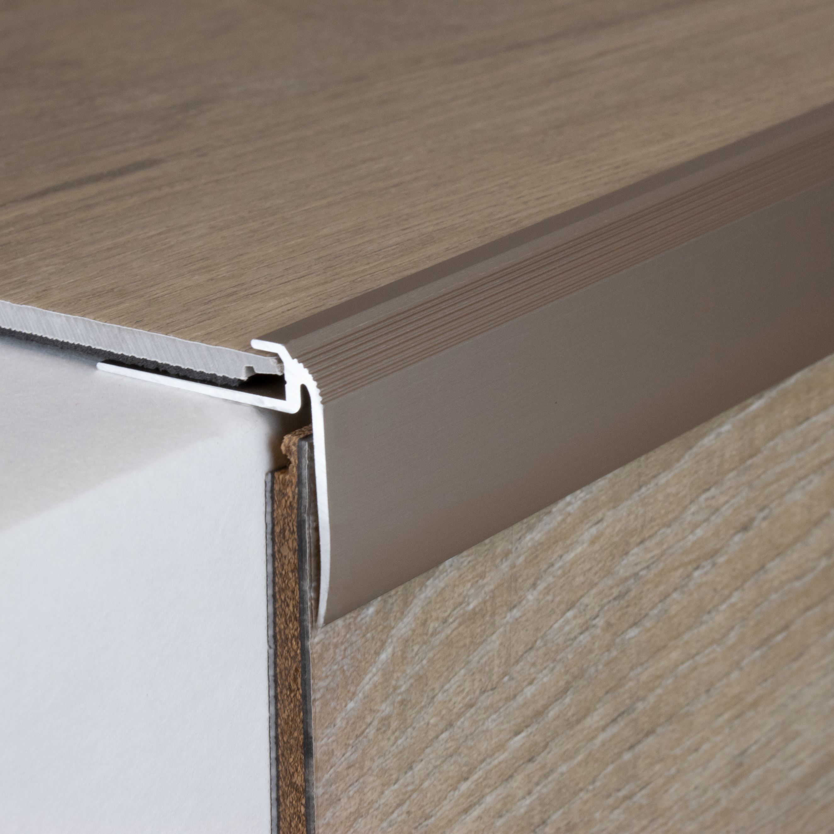 Perfil final PROVISTON, altura 29 mm, ancho 31 mm, altura del borde 5 mm, perfil de borde de aluminio