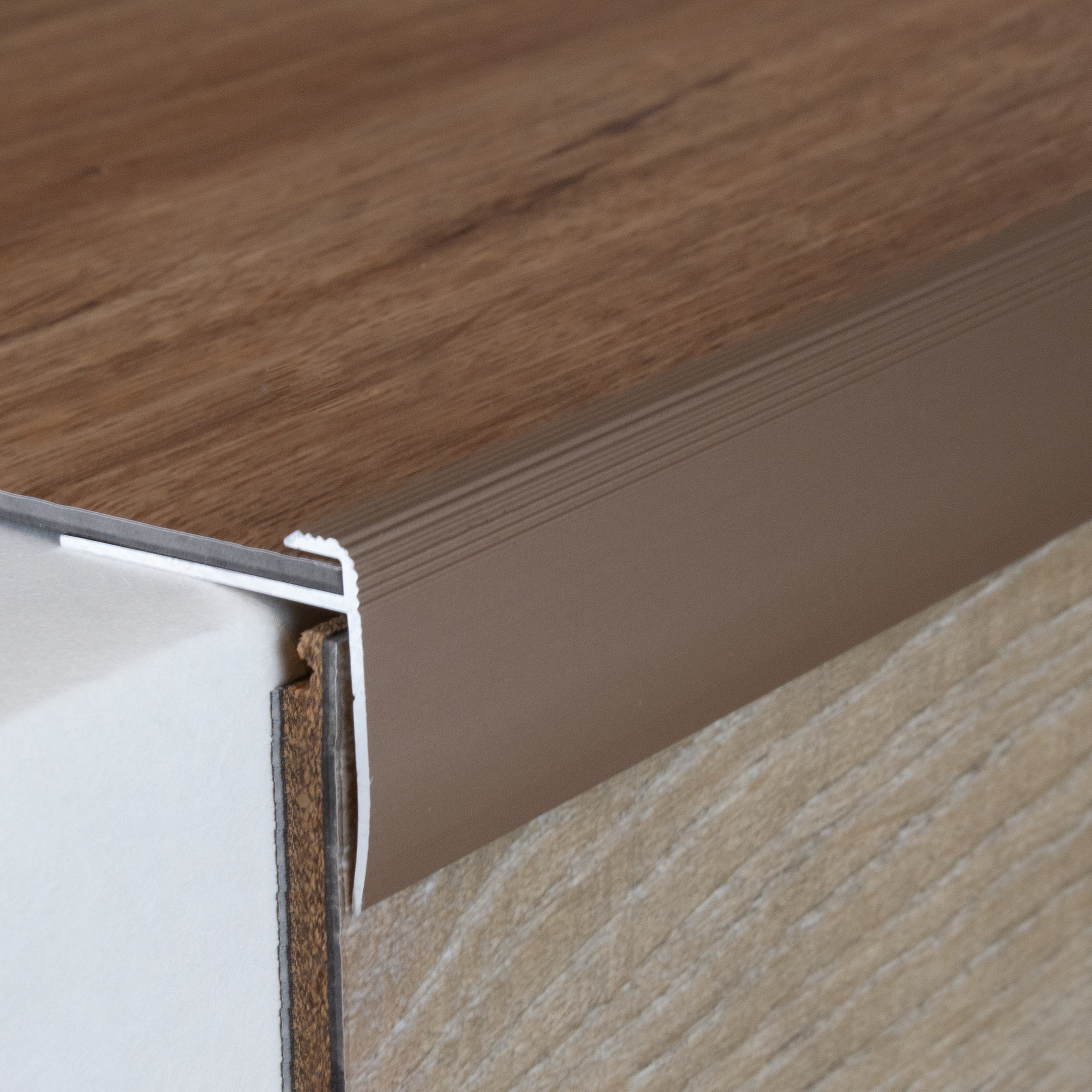 Perfiles de canto y acabado PROVISTON Annidale H 27 mm W 30 mm altura del canto 3 mm aluminio anodizado