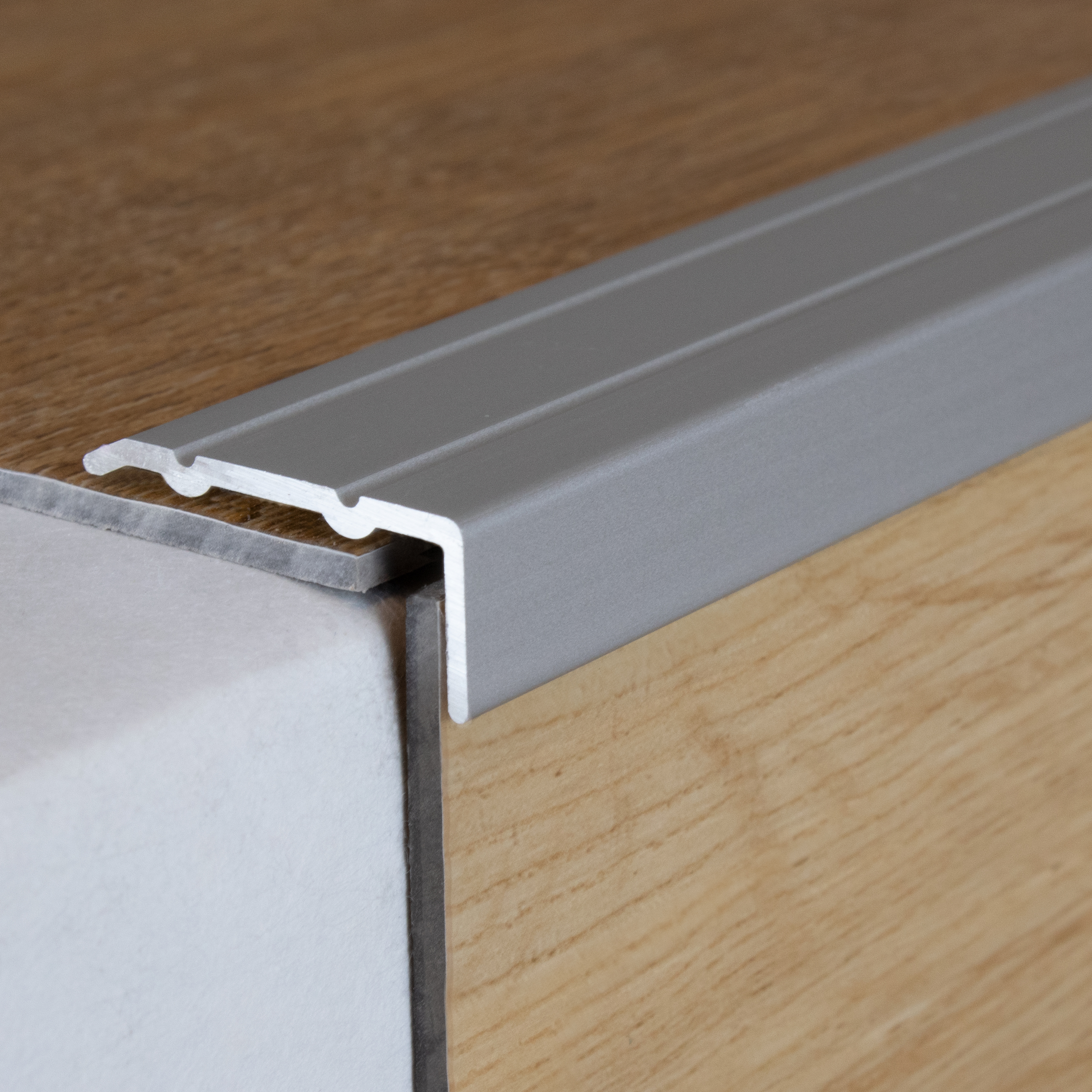 Perfiles angulares y de canto para escaleras PROVISTON Salerno, ancho 24,5 mm, aluminio