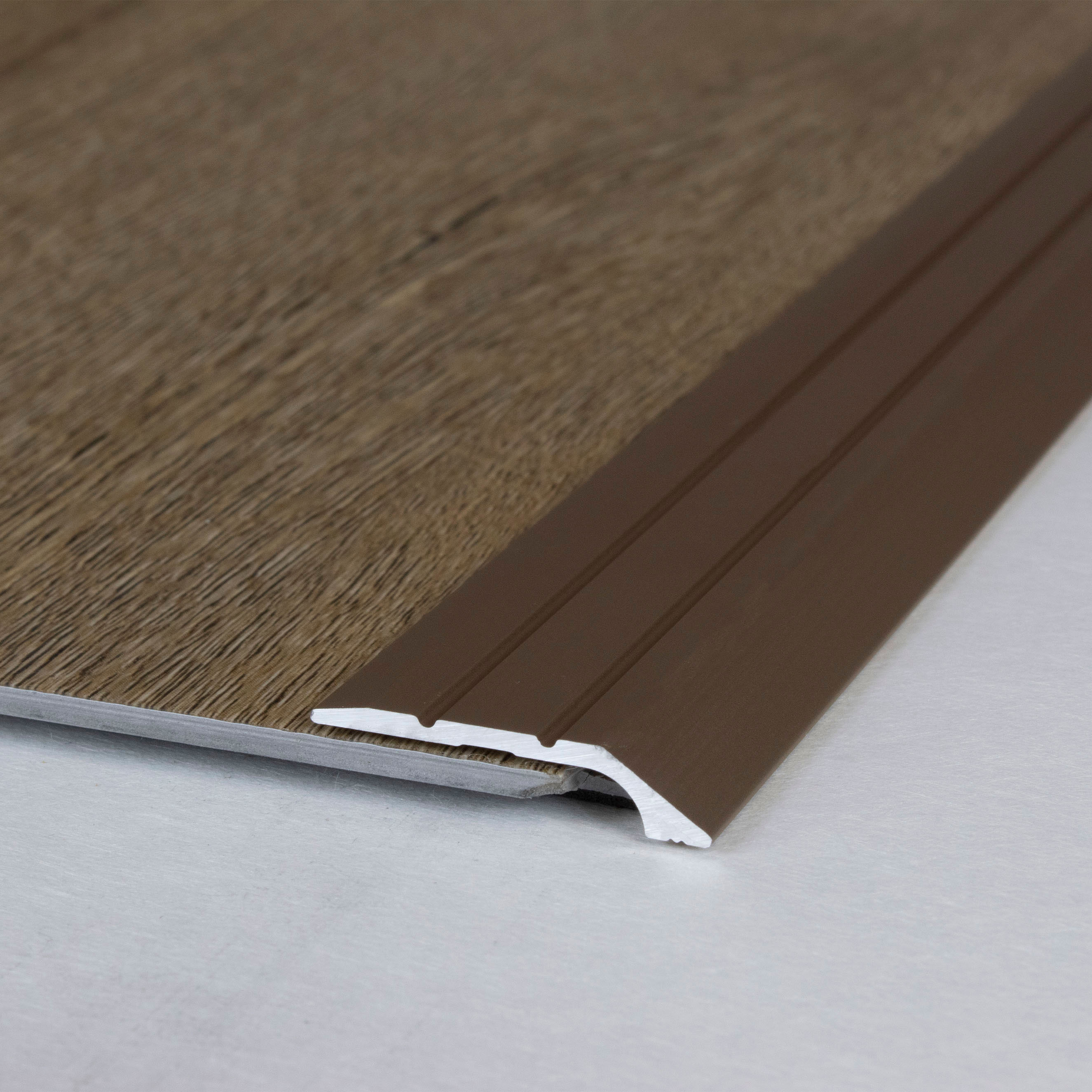 Perfiles de canto y acabado Auer Maryville B, altura de canto de 30 mm, aluminio anodizado de 4,5 mm