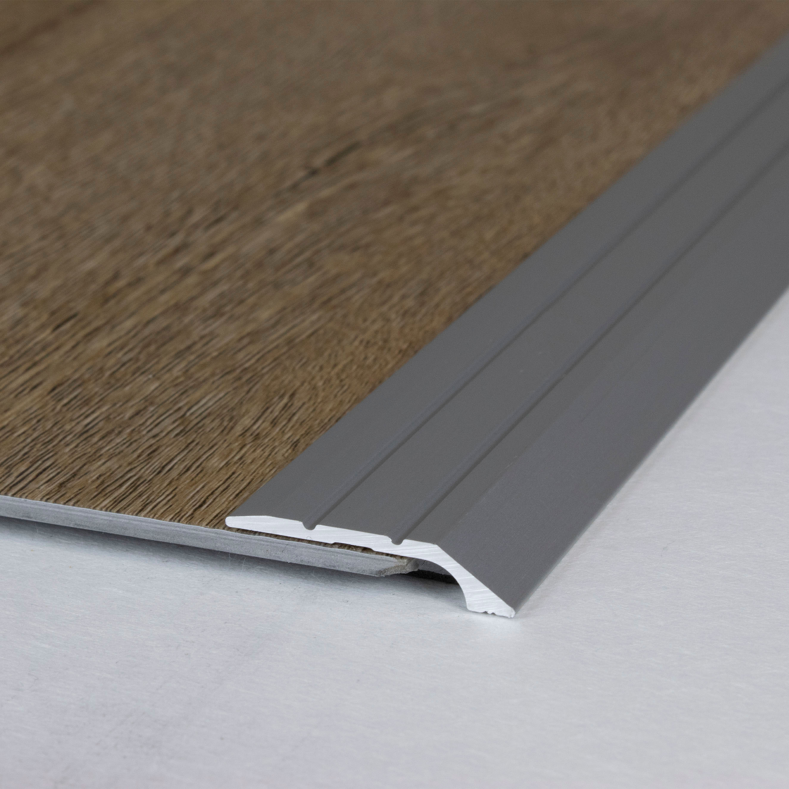 Perfiles de canto y acabado Auer Maryville B, altura de canto de 30 mm, aluminio anodizado de 4,5 mm