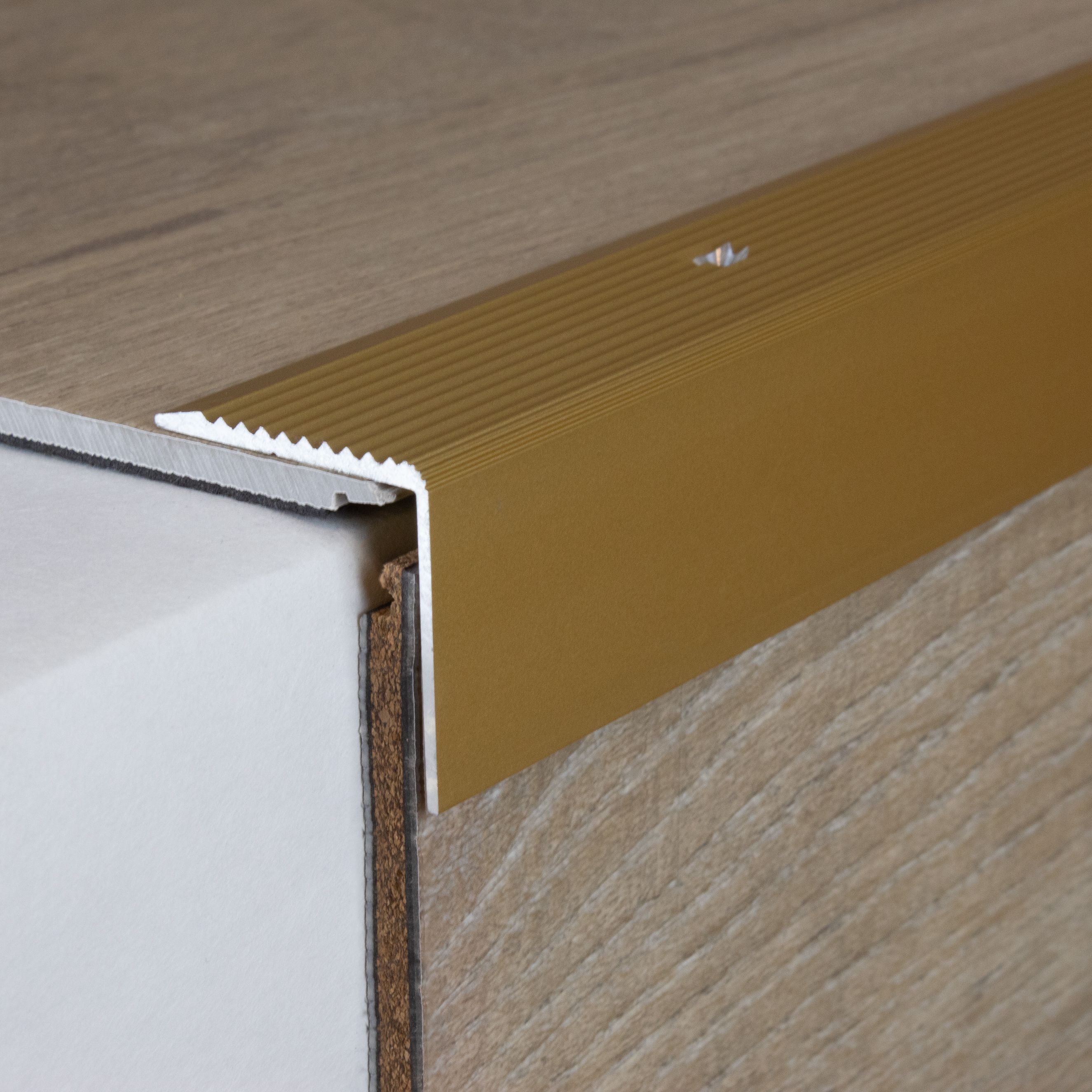 Perfiles de canto y ángulo para escaleras PROVISTON Severina Altura 30 mm Ancho 30 mm Aluminio