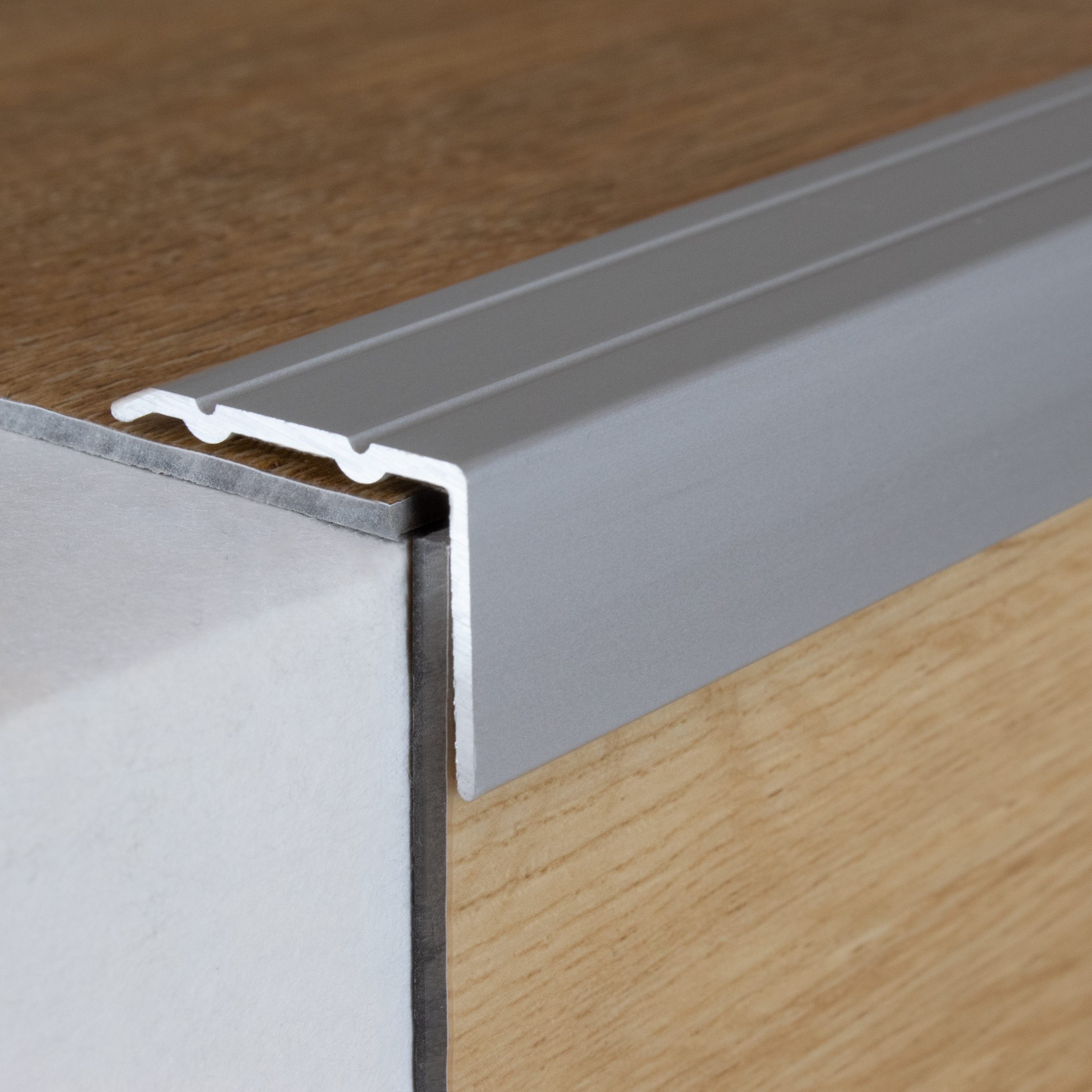 Perfiles angulares y de canto para escaleras PROVISTON Salerno, ancho 24,5 mm, aluminio