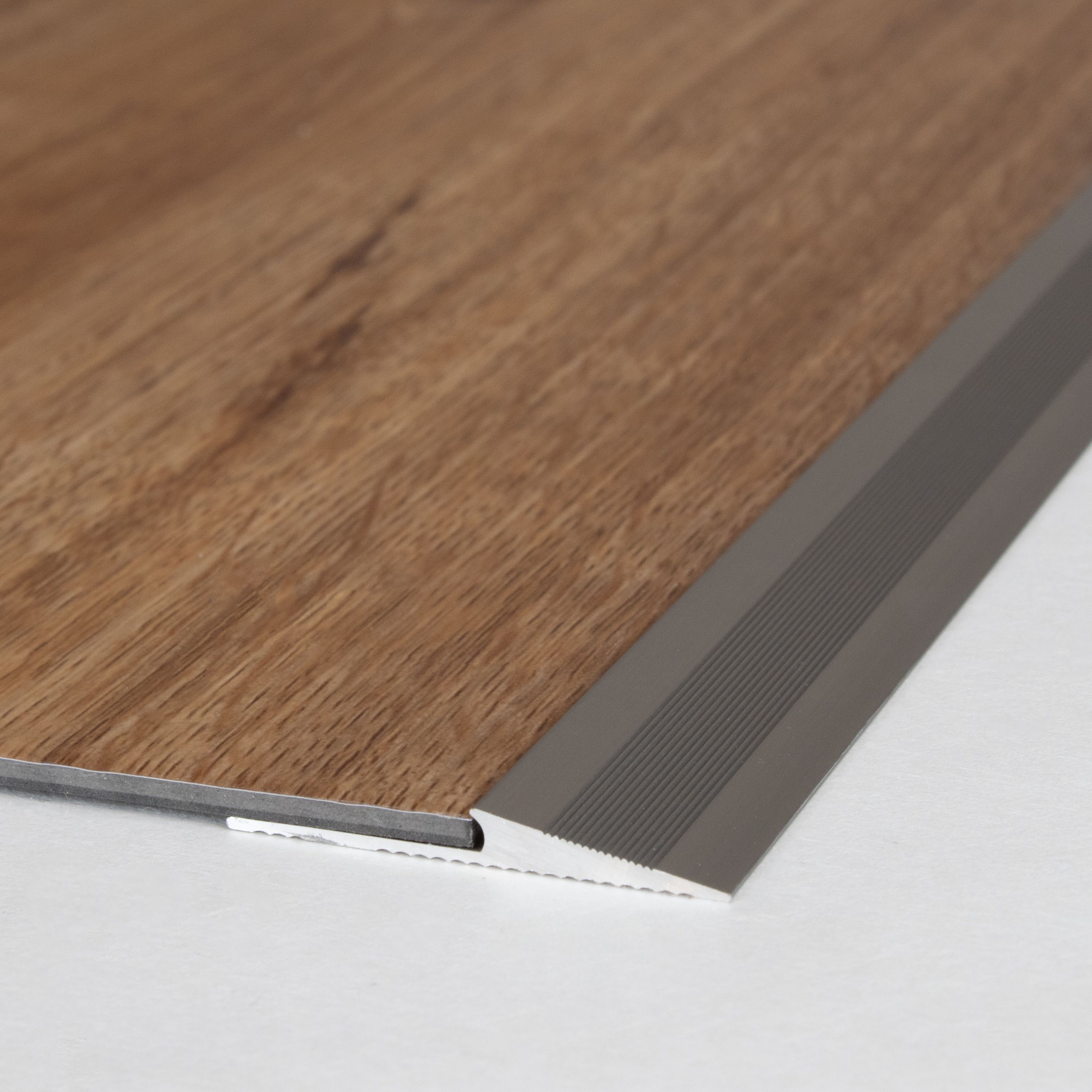 Perfiles de altura y ajuste PROVISTON Broadford Ancho 33 - 43 mm Altura del borde 2 - 5 mm Aluminio