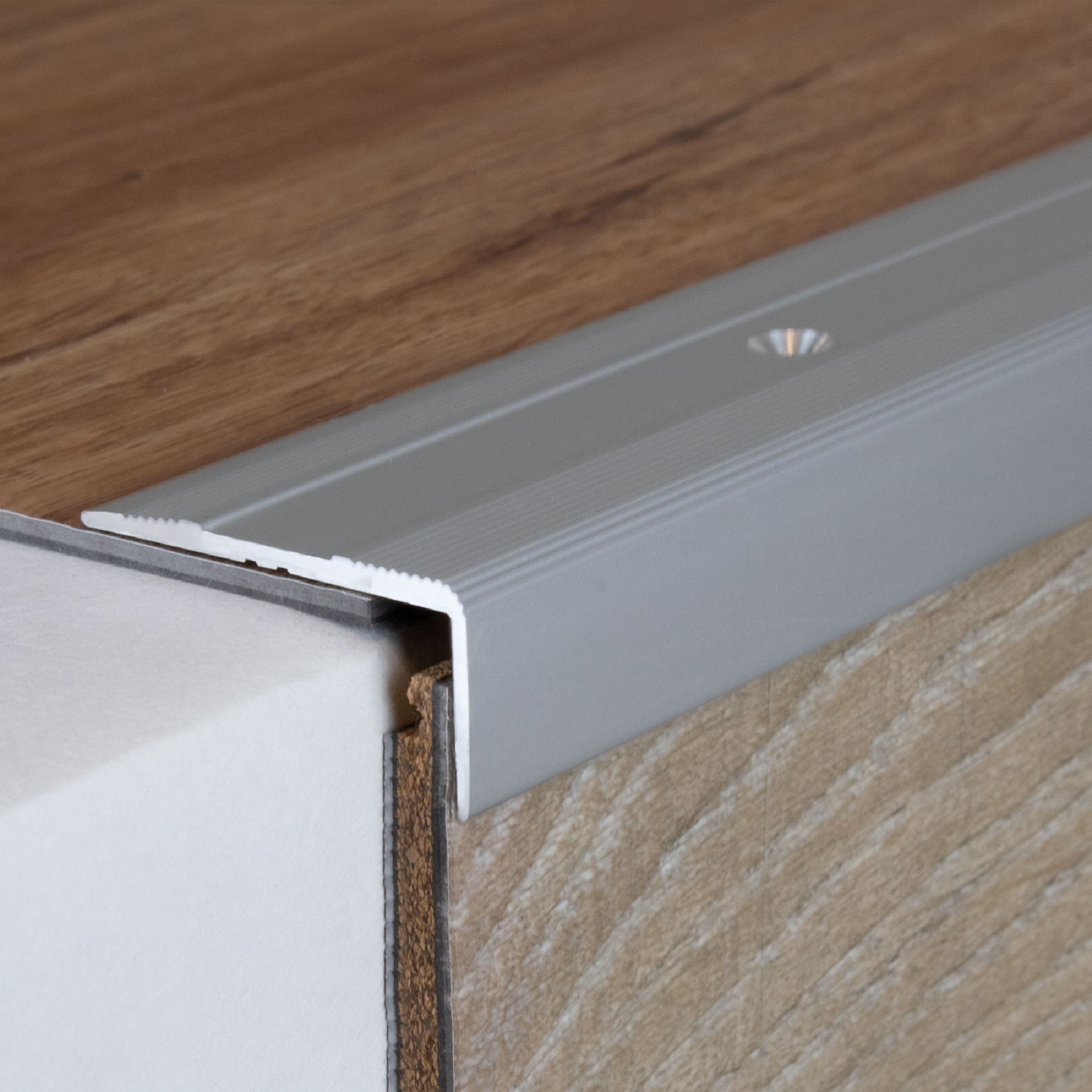 Perfiles angulares y de canto para escaleras PROVISTON Milena H 15 mm W 36 mm L 1000 mm Aluminio