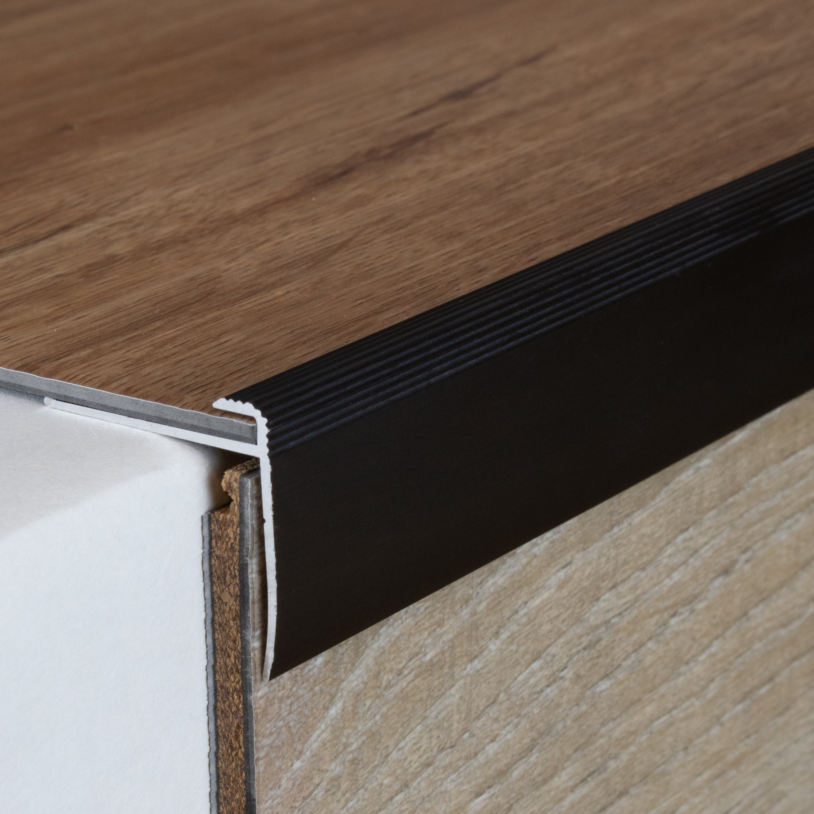 Perfiles de canto y acabado PROVISTON Annidale H 27 mm W 30 mm altura del canto 3 mm aluminio anodizado