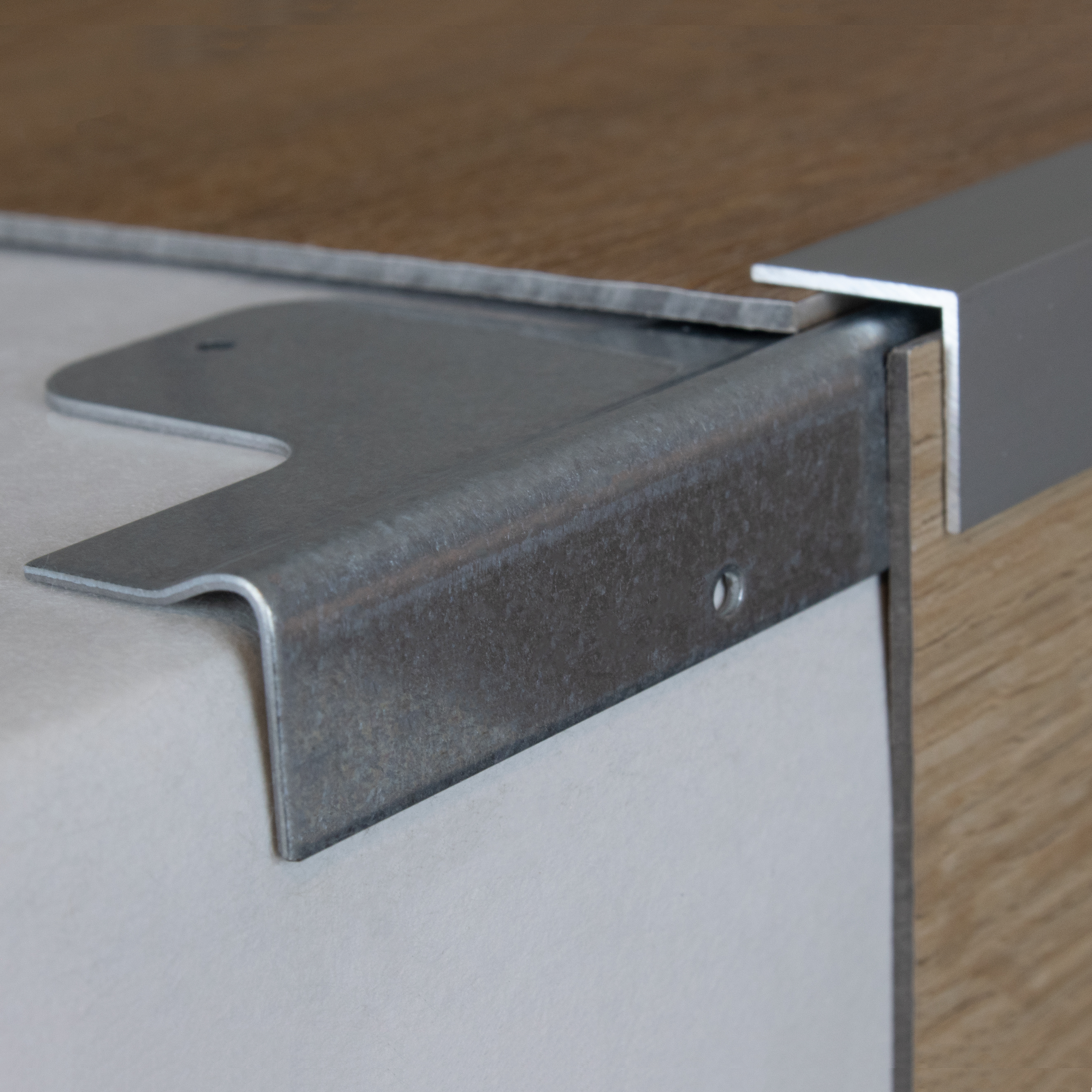 Perfiles angulares y de canto para escaleras Auer, altura 15 mm, ancho 42 mm, ángulos de reparación para escaleras de madera