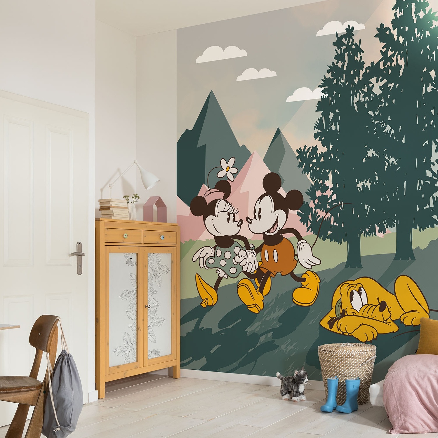 Papel pintado fotográfico Komar Disney Mickey y Minnie abrazando la naturaleza 250 x 200 cm. Impresión digital. Papel pintado no tejido Goofy.