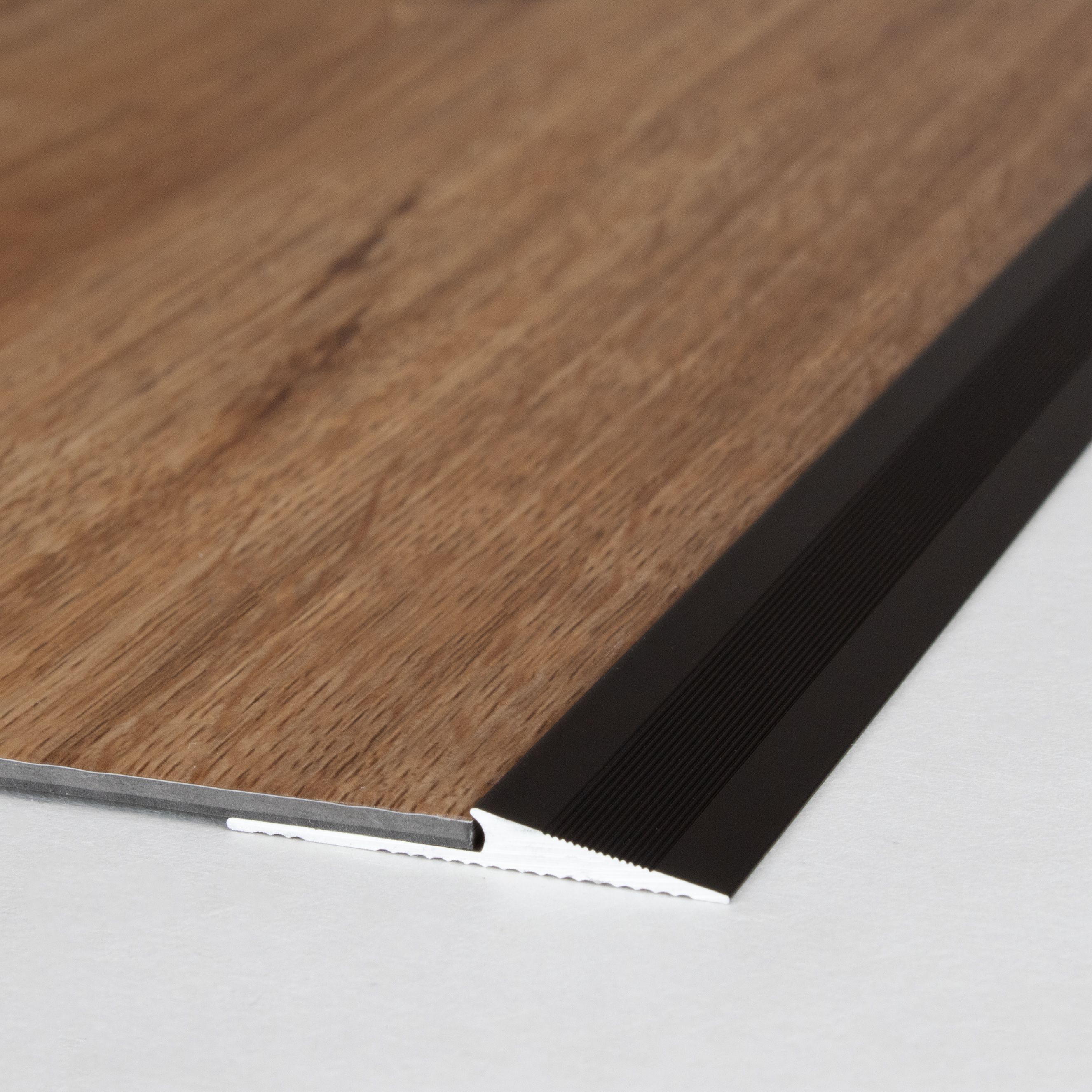 Perfiles de altura y ajuste PROVISTON Broadford Ancho 33 - 43 mm Altura del borde 2 - 5 mm Aluminio