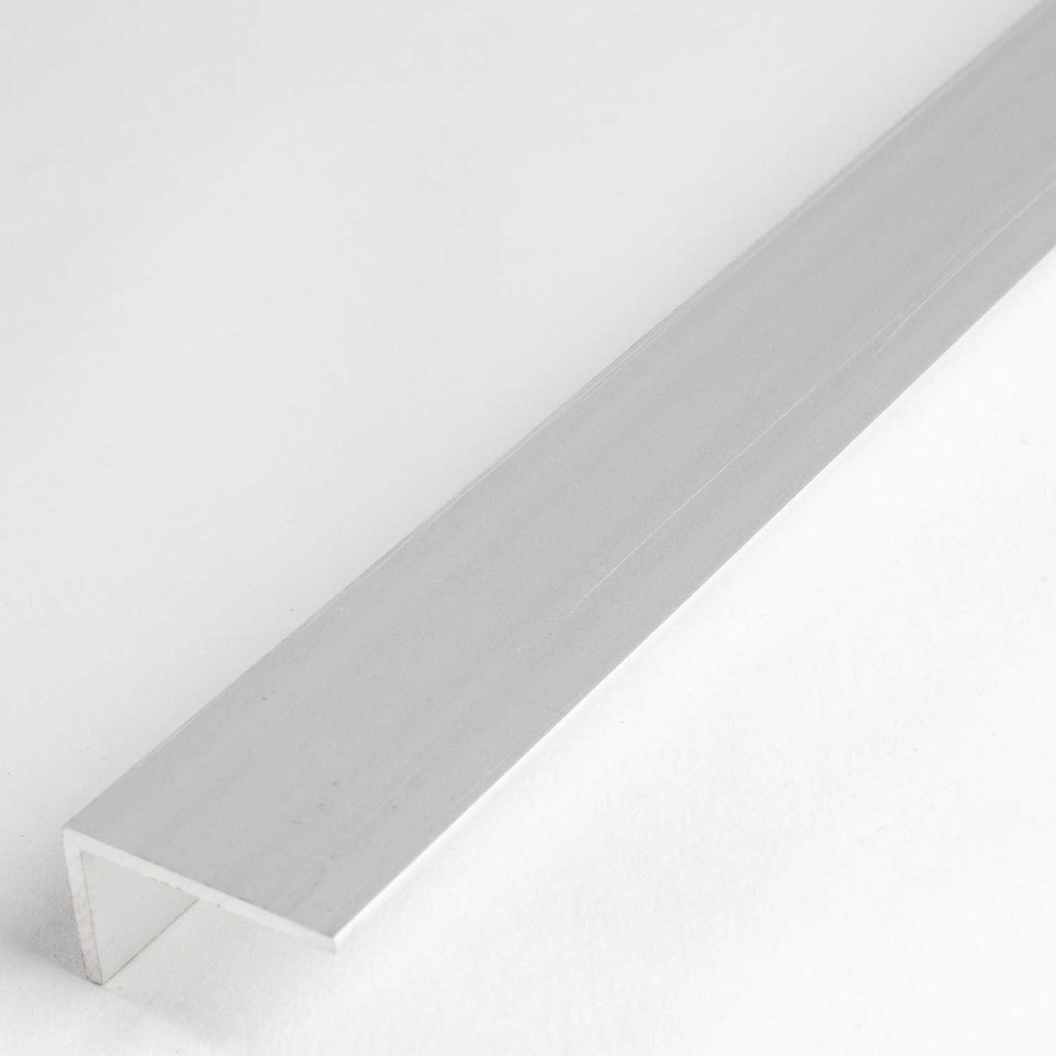 Perfiles de canto y ángulo para escaleras Auer Alcoba Altura 10 - 20 mm Ancho 15 - 40 mm Aluminio