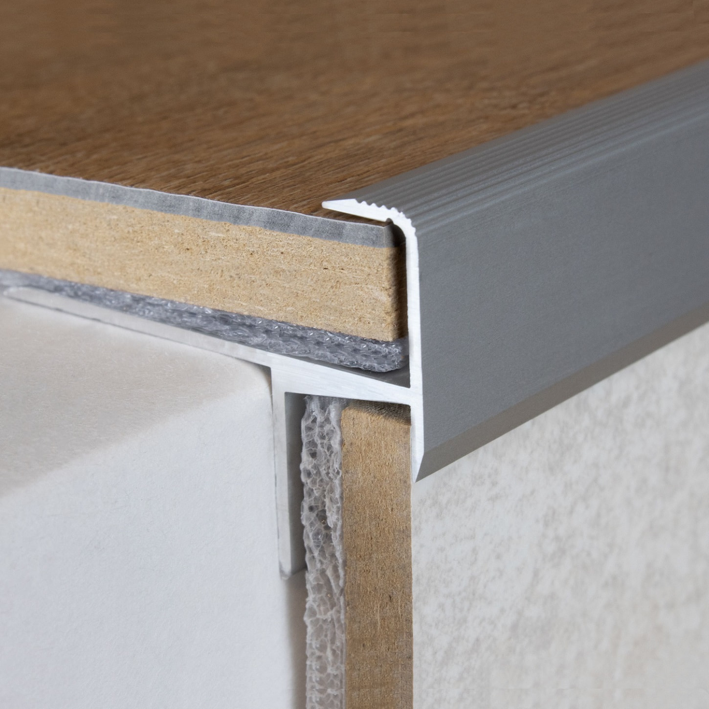 Perfiles angulares y de canto para escaleras PROVISTON Cardale H 34,8 mm W 47,8 mm Altura del canto 13,3 mm