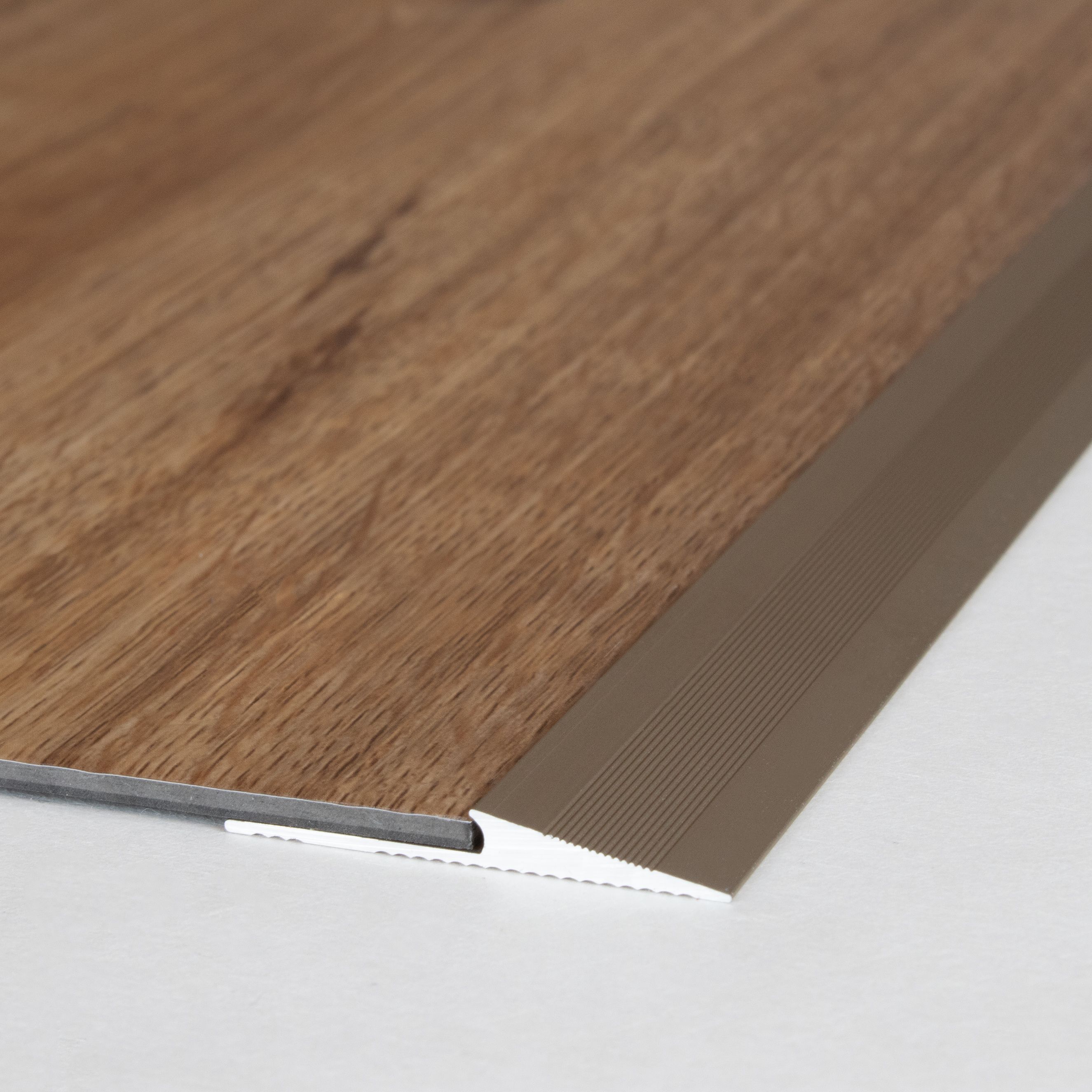 Perfiles de altura y ajuste PROVISTON Broadford Ancho 33 - 43 mm Altura del borde 2 - 5 mm Aluminio