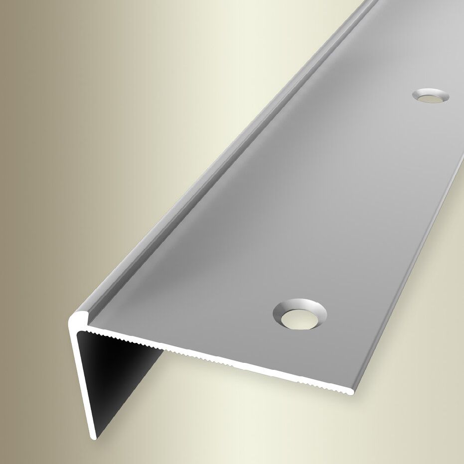 Perfiles de canto y ángulo para escaleras Küberit. Altura: 29,5 mm. Ancho: 48 mm. Largo: 2500 mm. Altura del canto: 3 mm.