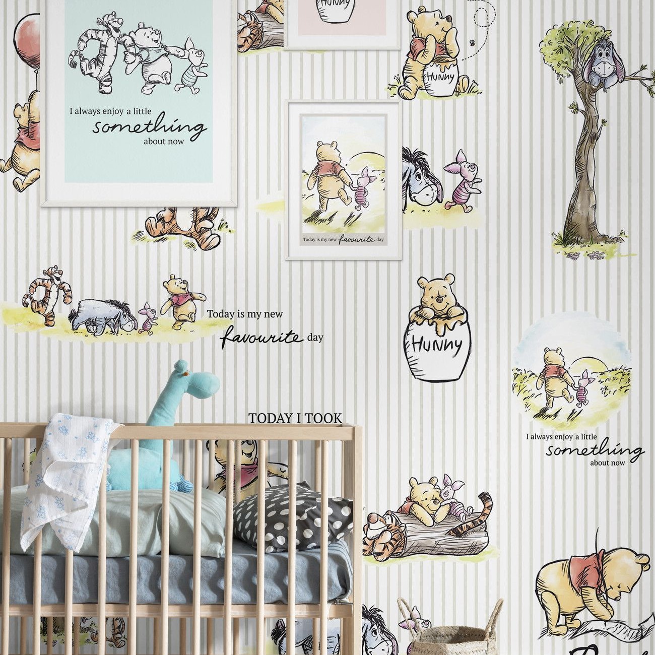 Papel pintado fotográfico Komar Disney Winnie the Pooh a rayas 280 x 200 cm Tejido no tejido Winnie the Pooh a rayas Amigos