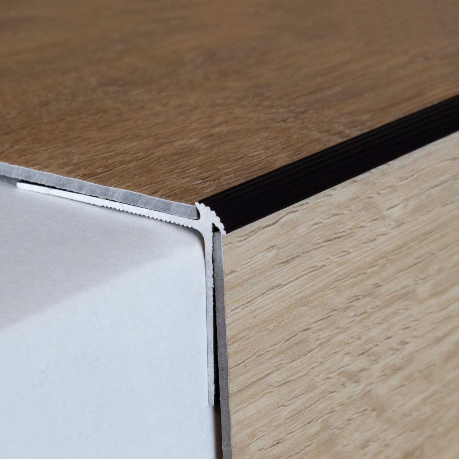 Perfiles de cantonera y ángulo para escaleras Auer Lévis, 30 mm de alto x 40 mm de ancho, altura del canto: 2,5 mm, aluminio anodizado