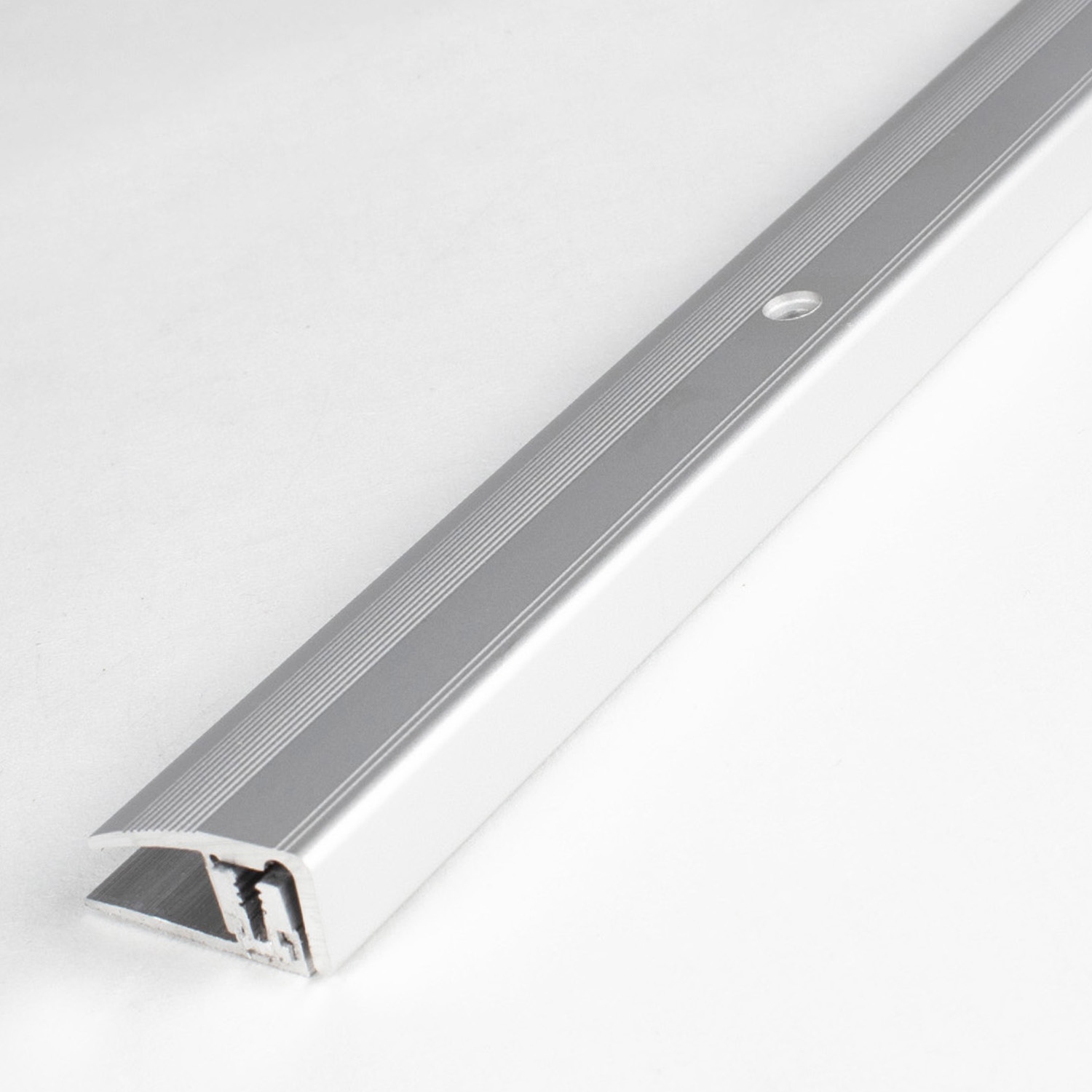 Perfiles de remate y canto PROVISTON Trenton. Altura del canto: 12,5 mm; ancho: 24 mm; altura del canto: 7-17 mm.