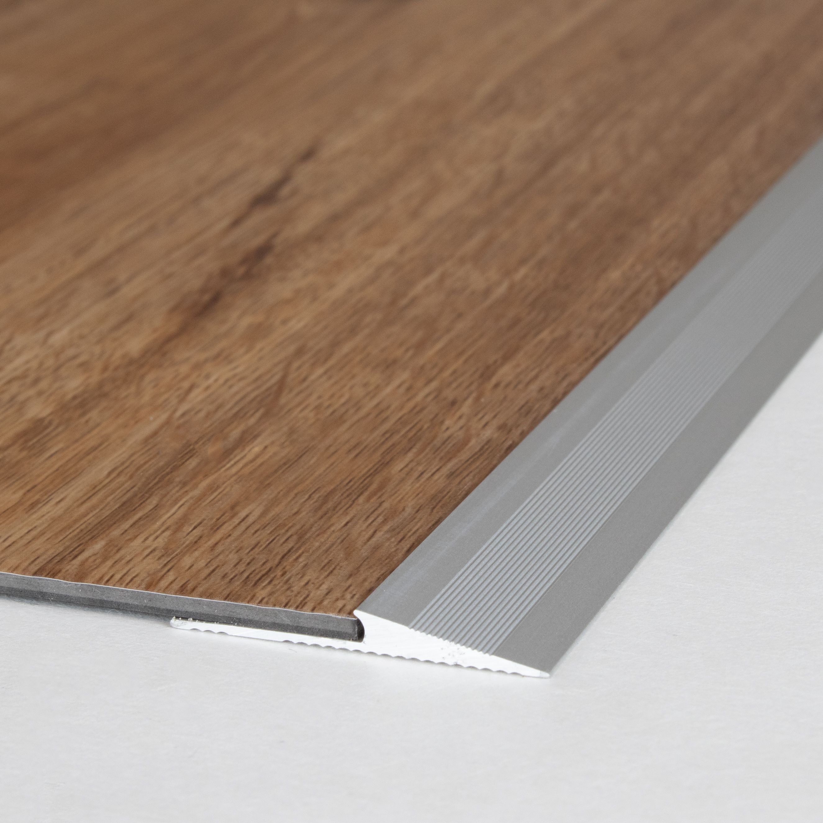 Perfiles de altura y ajuste PROVISTON Broadford Ancho 33 - 43 mm Altura del borde 2 - 5 mm Aluminio