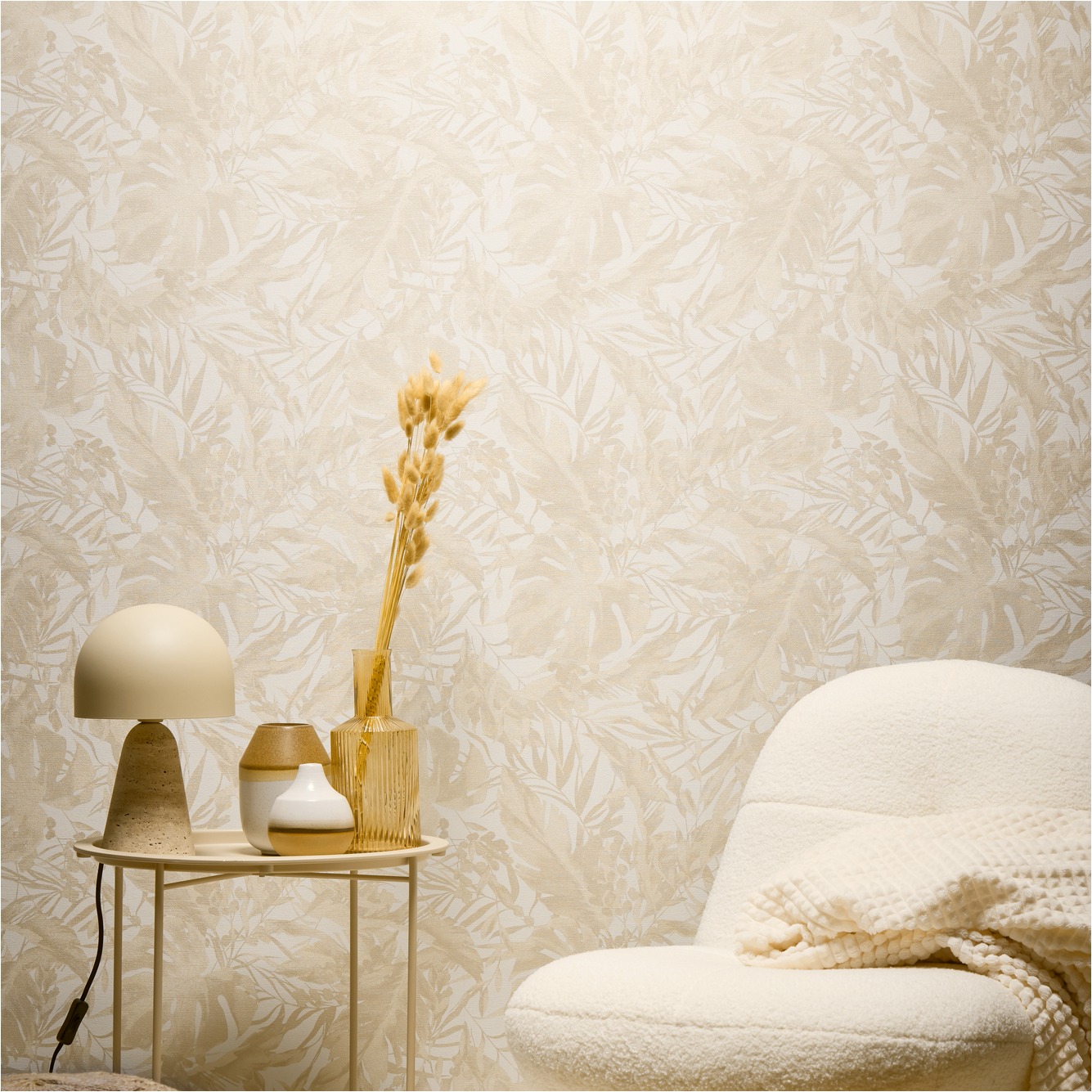 Papel pintado no tejido 790631 Hojas de palma de la selva beige CosmoLiving de Cosmopolitan A.S. Creation
