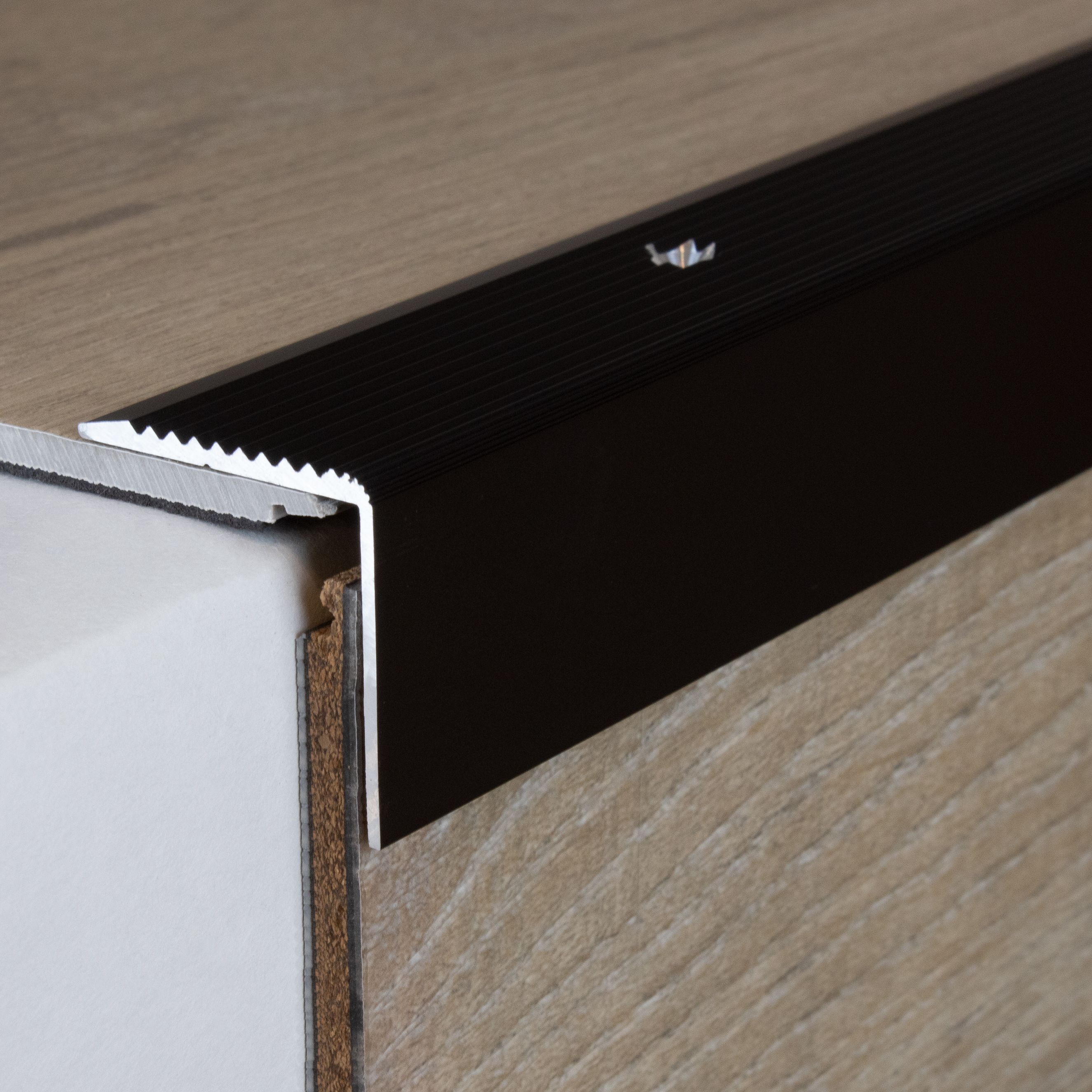 Perfiles angulares y de canto para escaleras, ancho 30 mm, altura 22-52 mm, espesor del material: 2 mm, PROVISTON