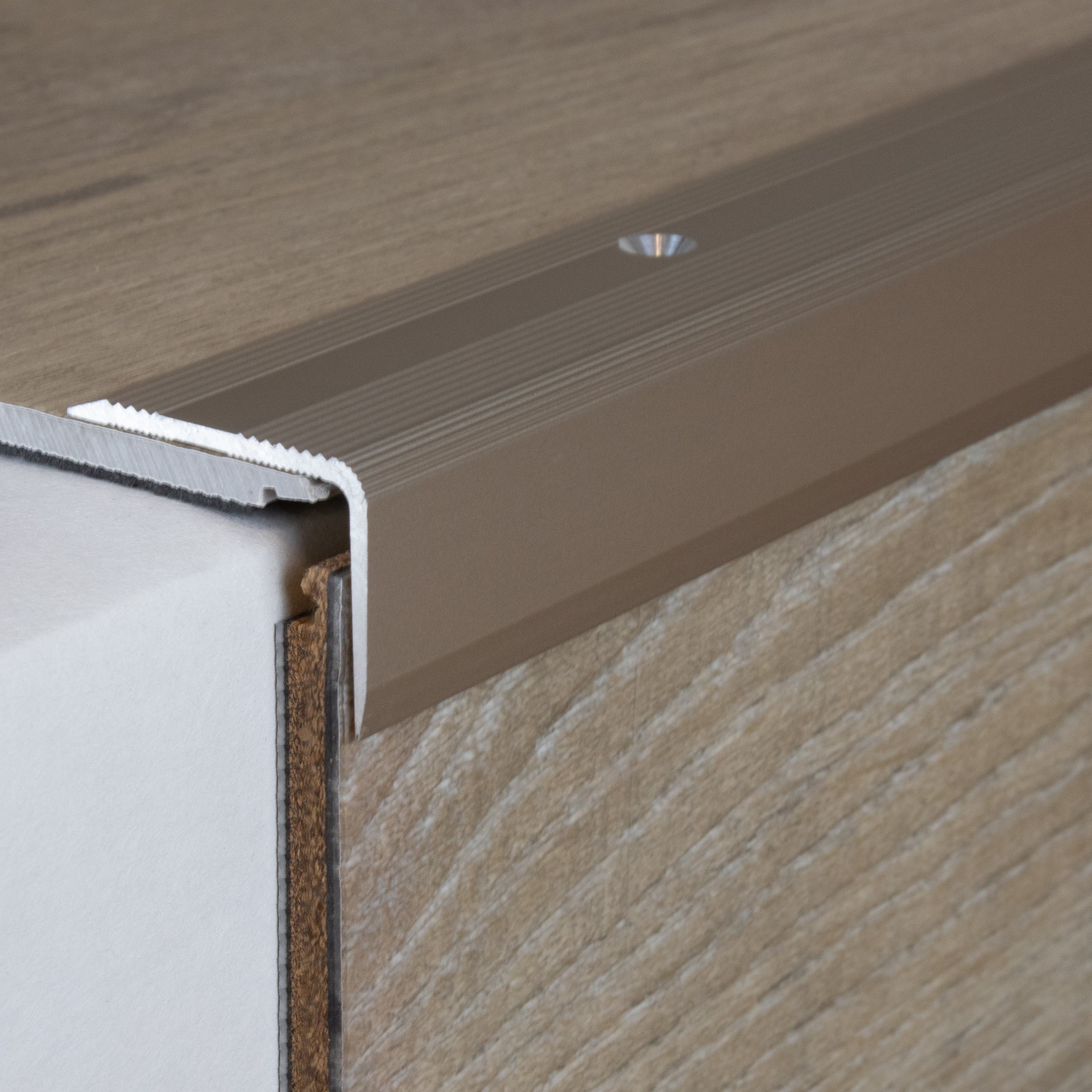 Perfiles angulares y de canto para escaleras, ancho 30 mm, altura 22-52 mm, espesor del material: 2 mm, PROVISTON