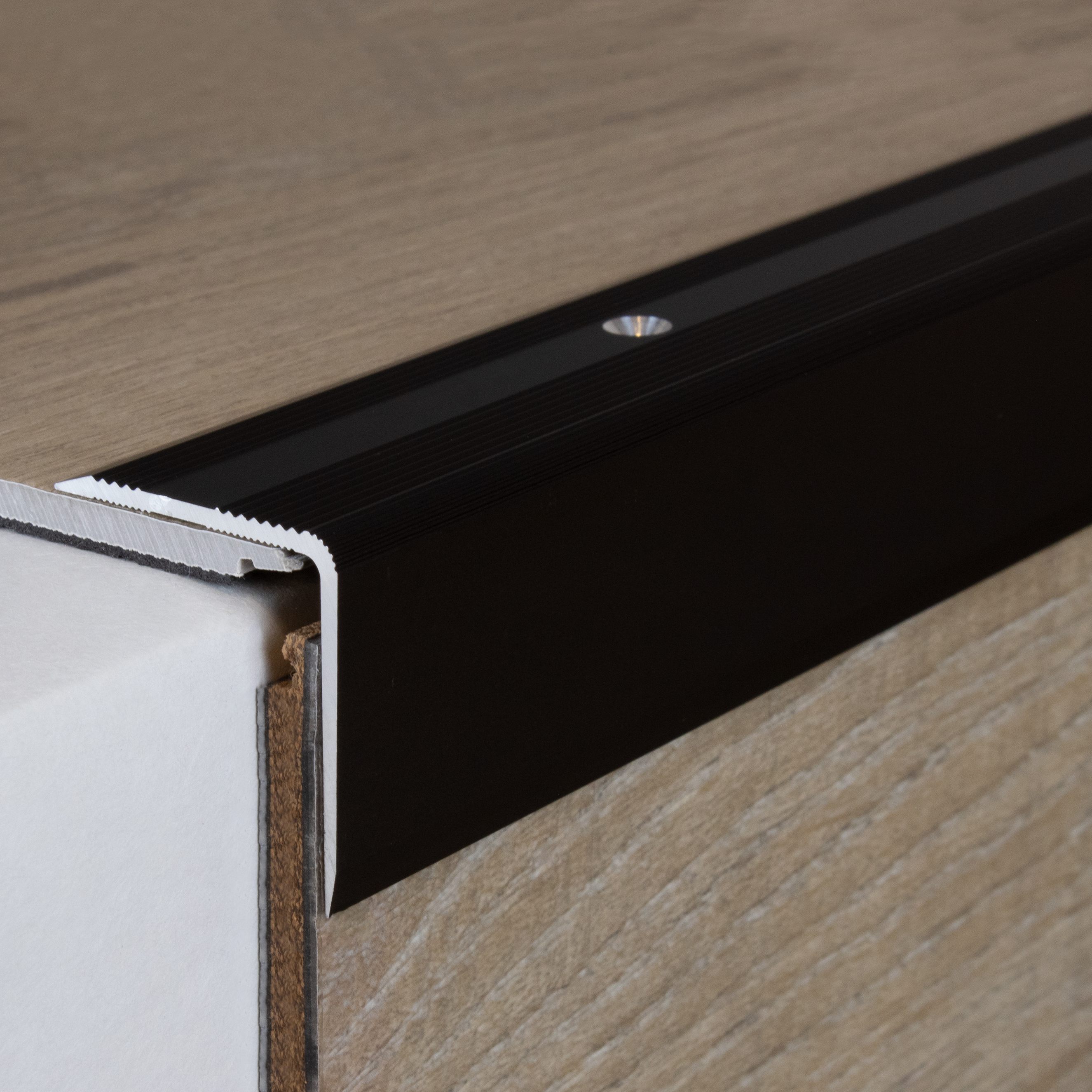 Perfiles angulares y de canto para escaleras, altura 44 mm, ancho 40 mm, espesor del material: 2 mm, PROVISTON