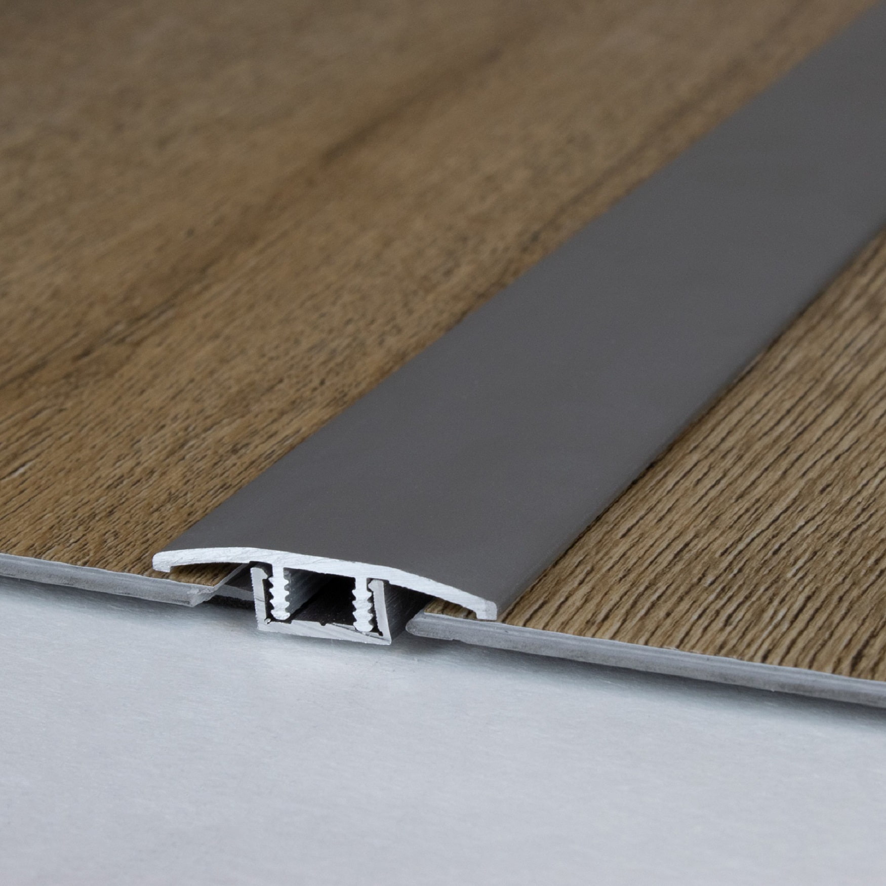 Perfil de transición PROVISTON Pikeville B, altura de borde de 30 mm, tira de transición de 4-7 mm, aluminio anodizado