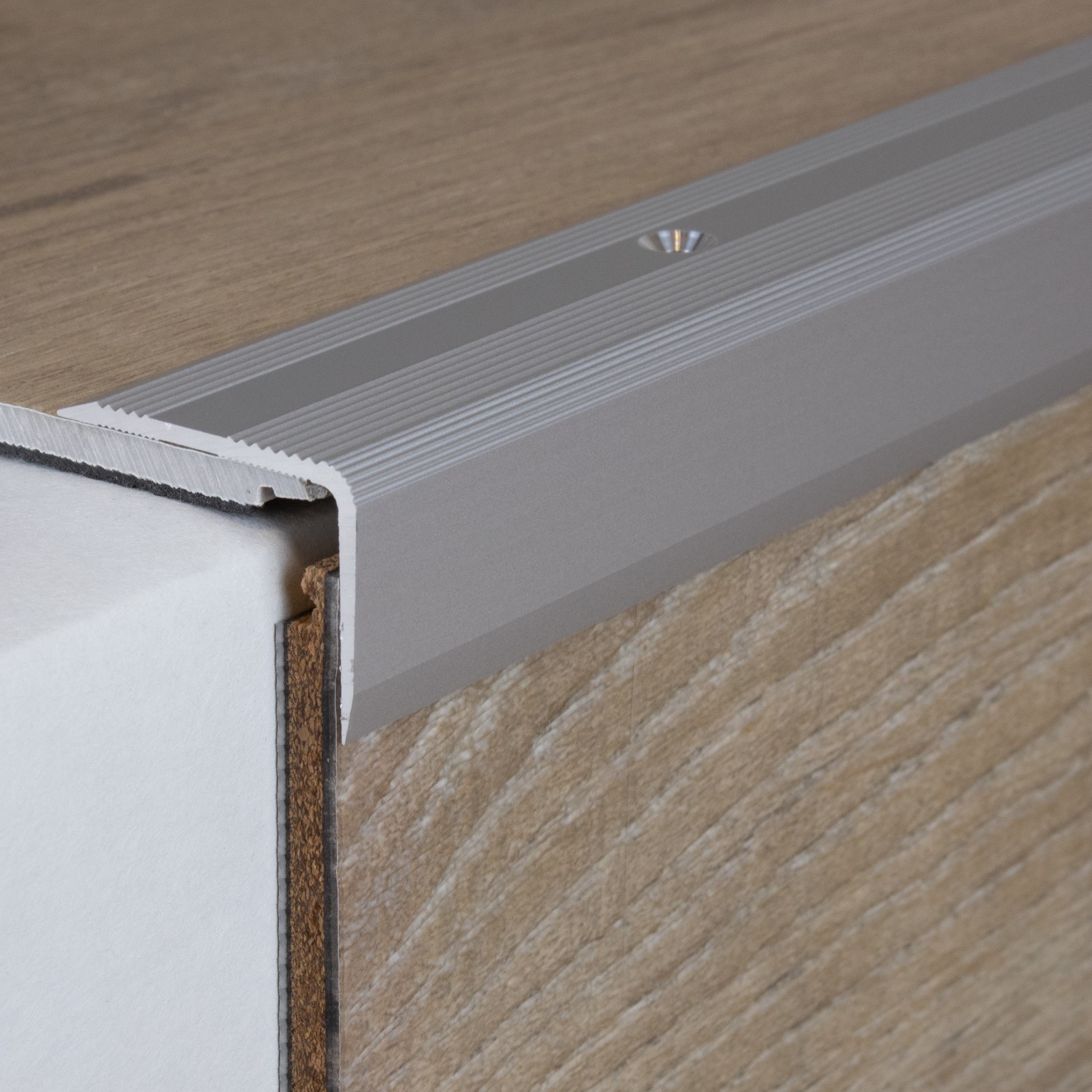 Perfiles angulares y de canto para escaleras, ancho 30 mm, altura 22-52 mm, espesor del material: 2 mm, PROVISTON