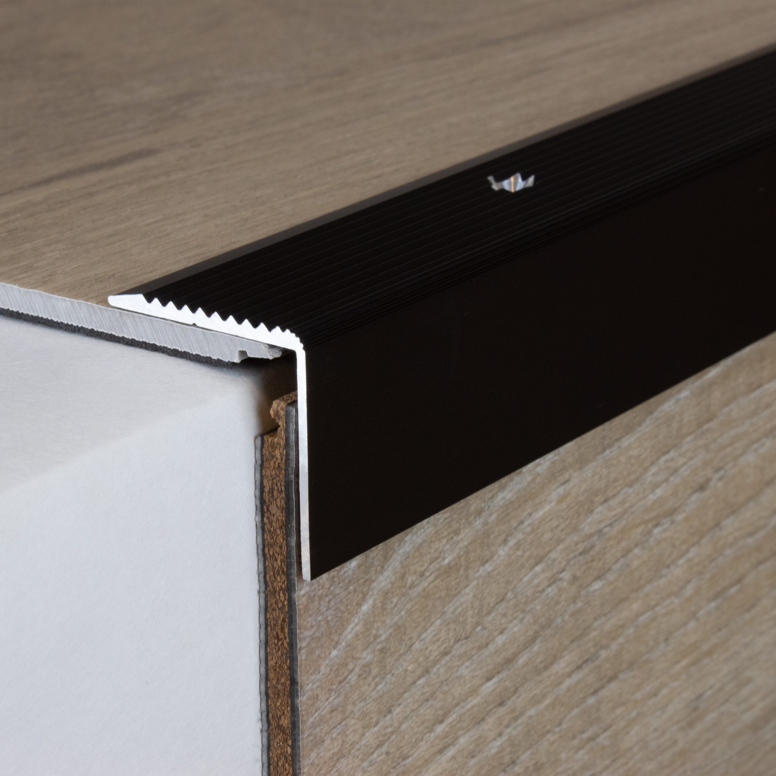 Perfiles de canto y ángulo para escaleras PROVISTON Severina Altura 30 mm Ancho 30 mm Aluminio