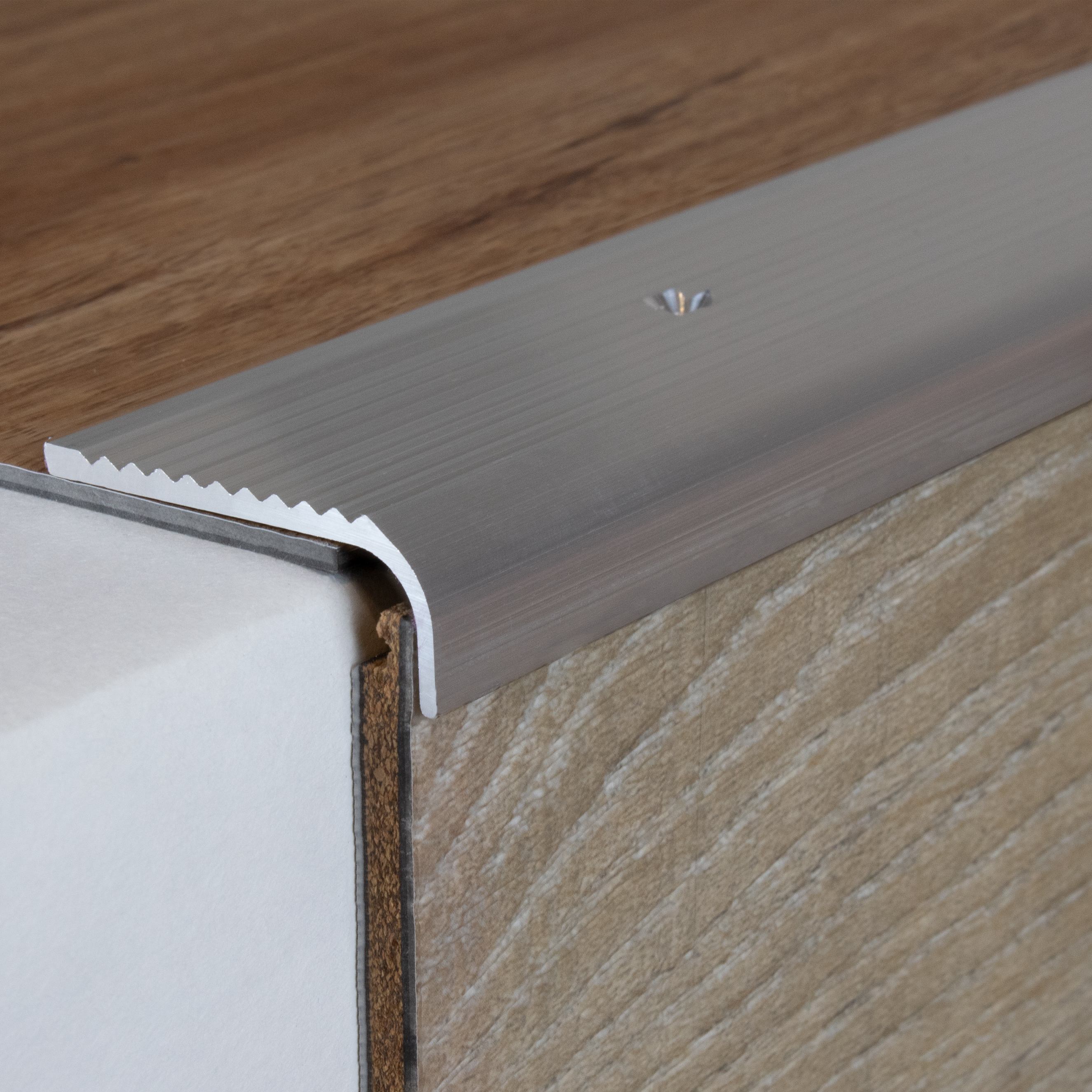 Perfiles angulares y de canto para escaleras PROVISTON Asti Altura 15 mm Ancho 40 mm Aluminio anodizado