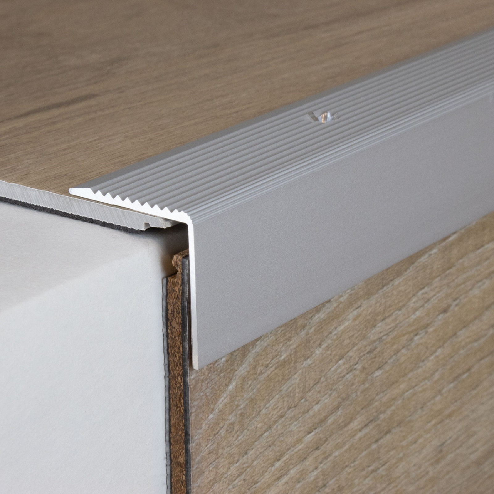 Perfiles de canto y ángulo para escaleras PROVISTON Severina Altura 30 mm Ancho 30 mm Aluminio