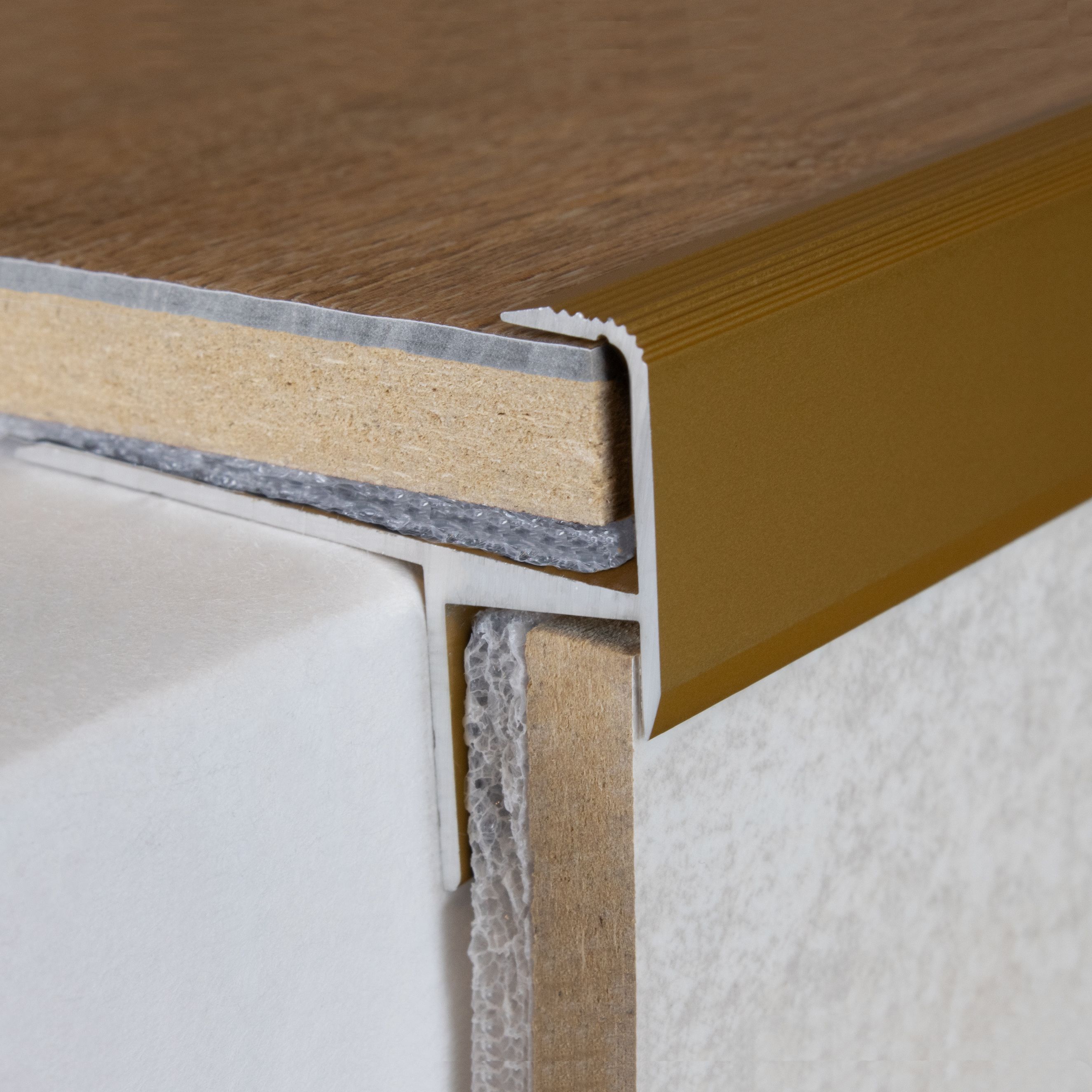 Perfiles angulares y de canto para escaleras PROVISTON Cardale H 34,8 mm W 47,8 mm Altura del canto 13,3 mm