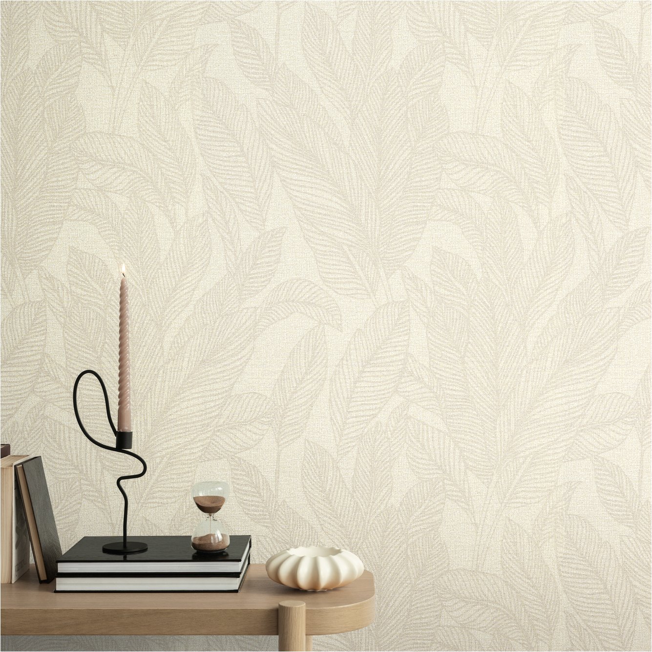 Papel pintado no tejido 790641 Hojas de palma color crema Selva CosmoLiving de Cosmopolitan A.S. Creation