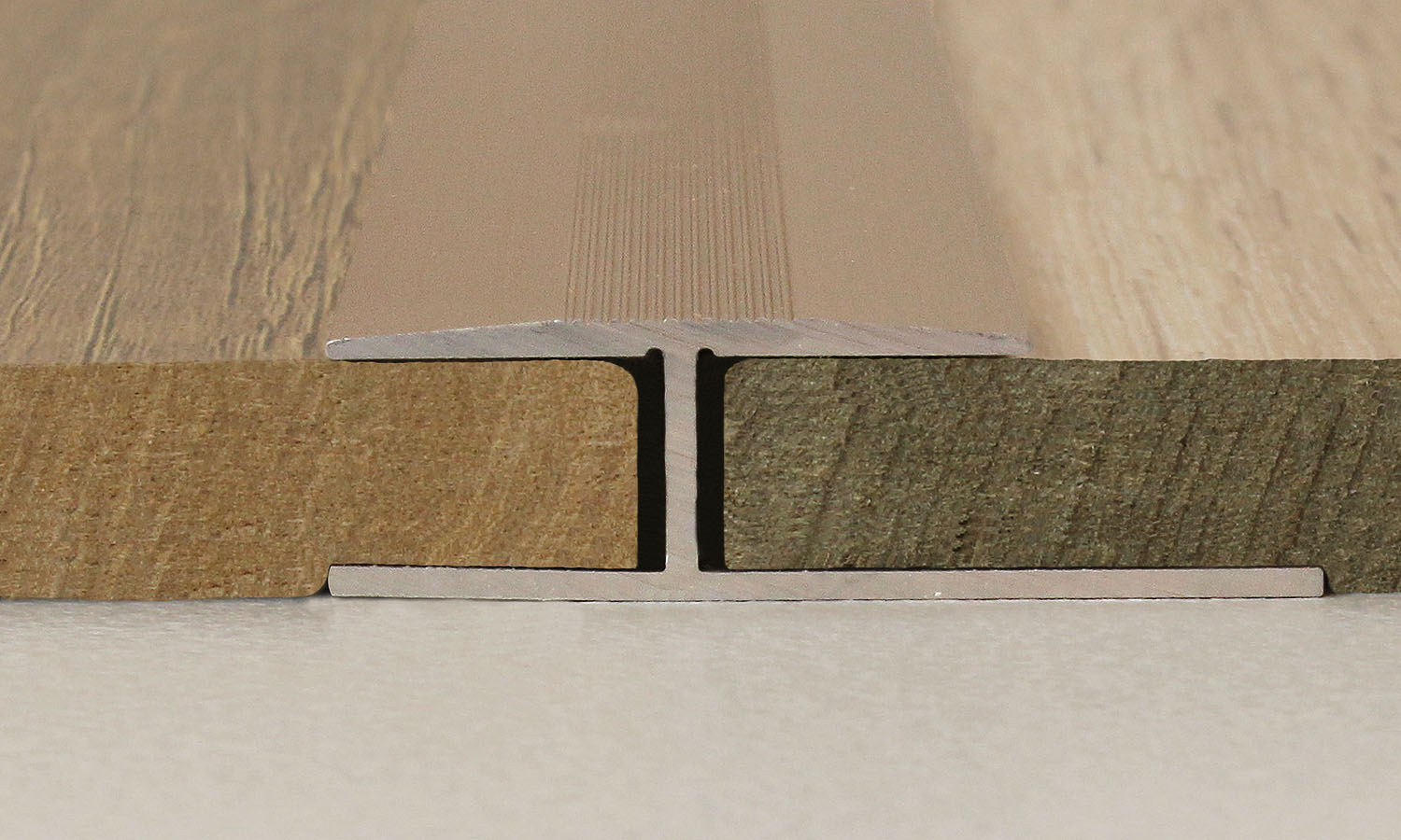 Perfil de transición PROVISTON Madoc B, altura de borde de 38 mm, tira de transición de 8,3 mm, aluminio anodizado