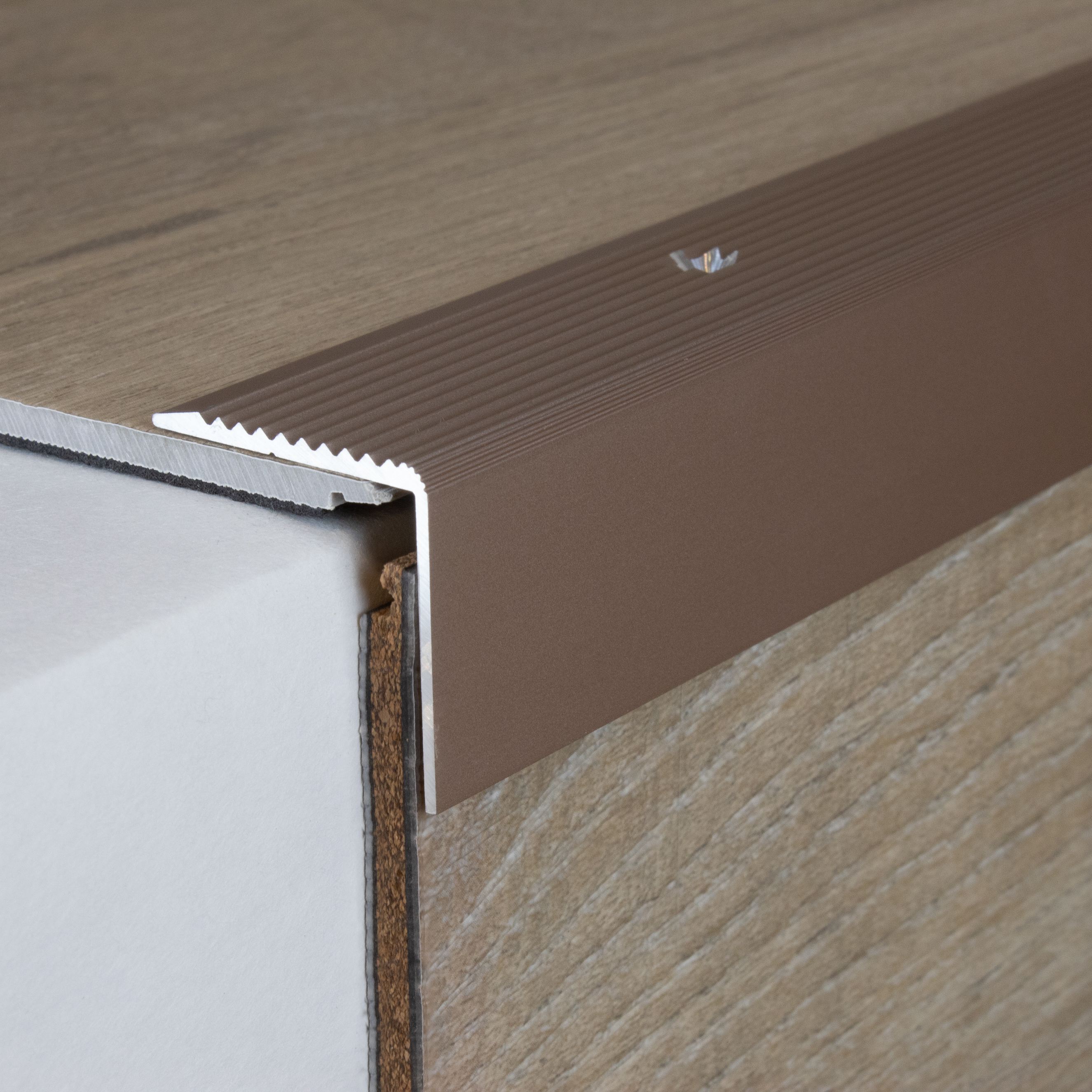 Perfiles de canto y ángulo para escaleras PROVISTON Severina Altura 30 mm Ancho 30 mm Aluminio