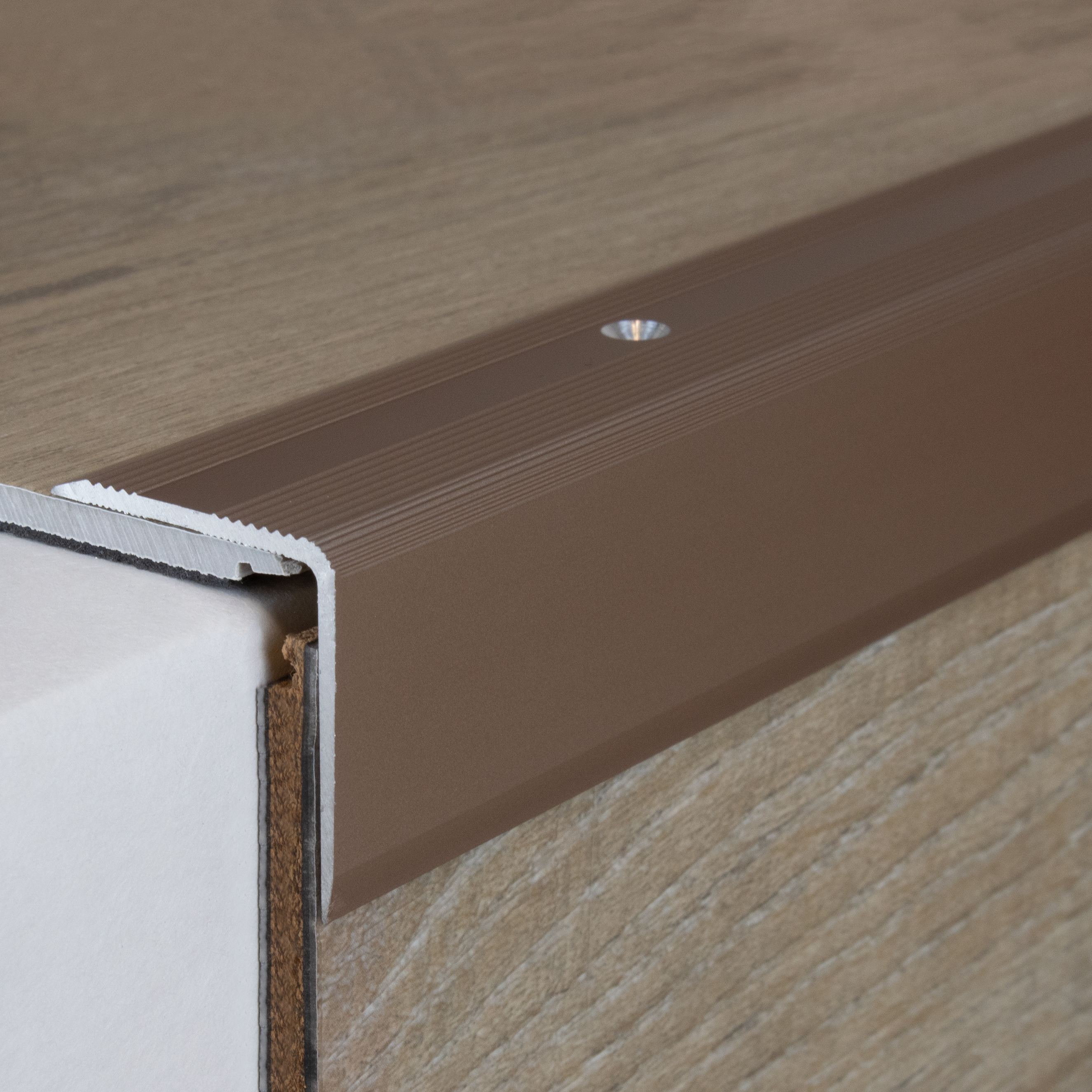 Perfiles angulares y de canto para escaleras, altura 44 mm, ancho 40 mm, espesor del material: 2 mm, PROVISTON