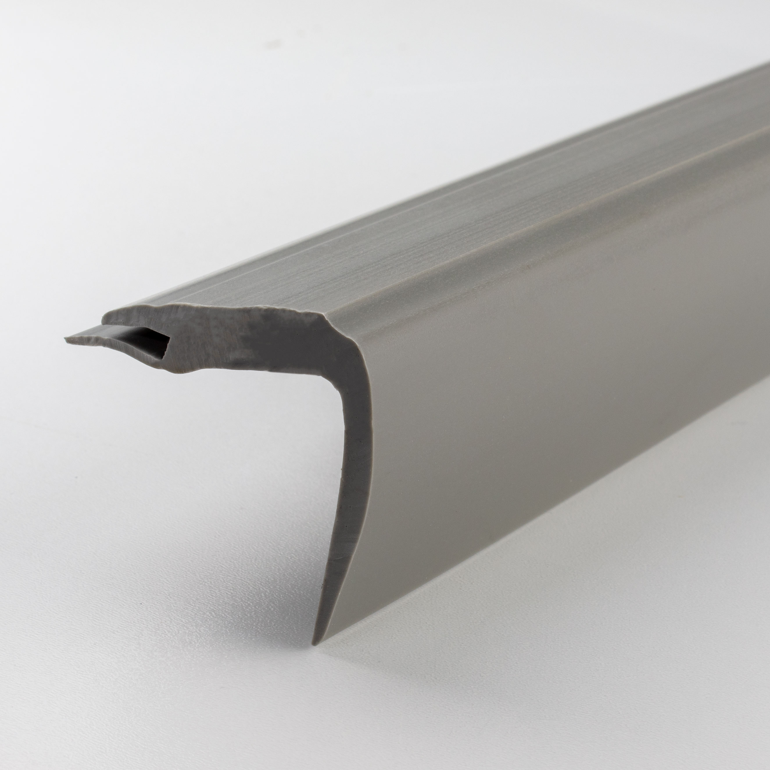 Perfiles de canto y ángulo para escaleras Auer Castelo: Alto 45 mm, Ancho 50 mm, Largo 2500 mm, altura del canto 5 mm