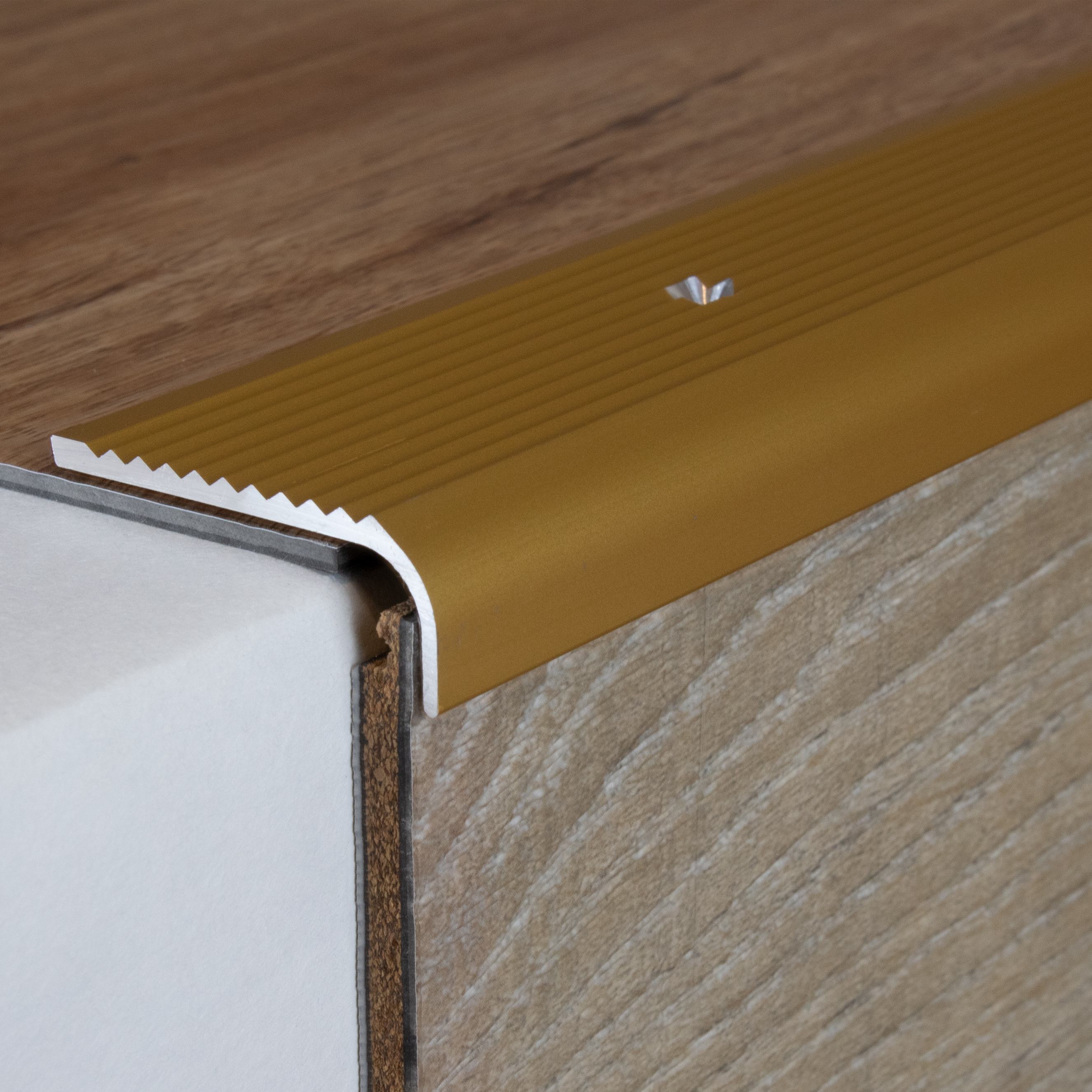 Perfiles angulares y de canto para escaleras PROVISTON Asti Altura 15 mm Ancho 40 mm Aluminio anodizado