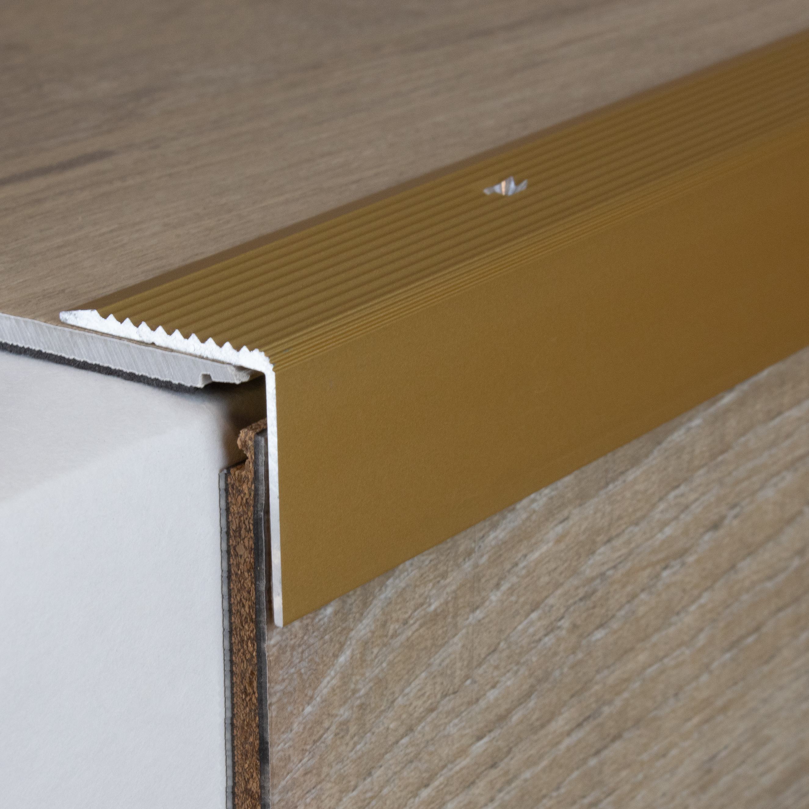 Perfiles angulares y de canto para escaleras, ancho 30 mm, altura 22-52 mm, espesor del material: 2 mm, PROVISTON