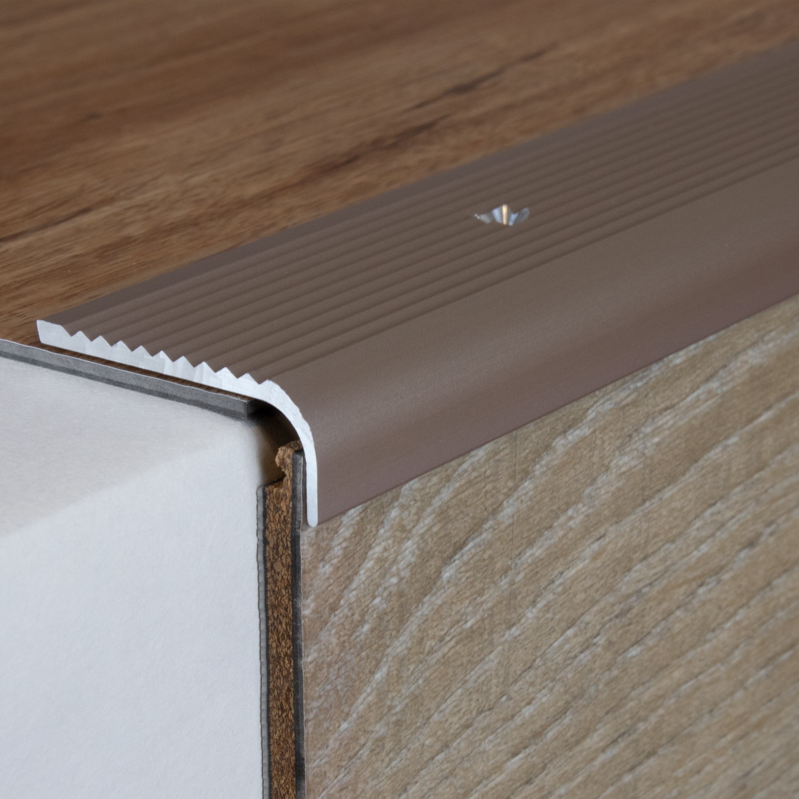 Perfiles angulares y de canto para escaleras PROVISTON Asti Altura 15 mm Ancho 40 mm Aluminio anodizado