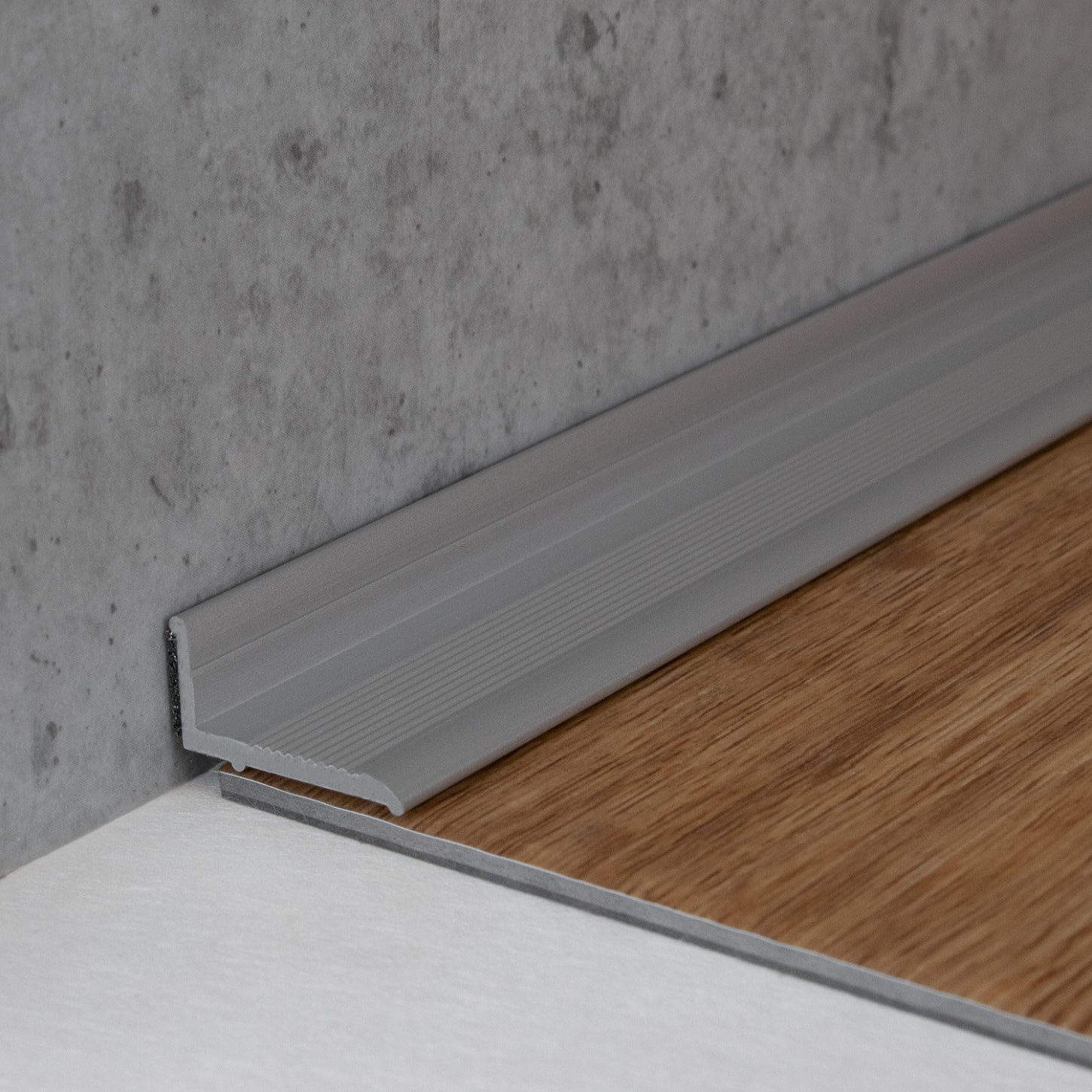Perfiles de remate y canto PROVISTON Brandon, 10 mm de alto, 18,4 mm de ancho, rodapié, aluminio anodizado