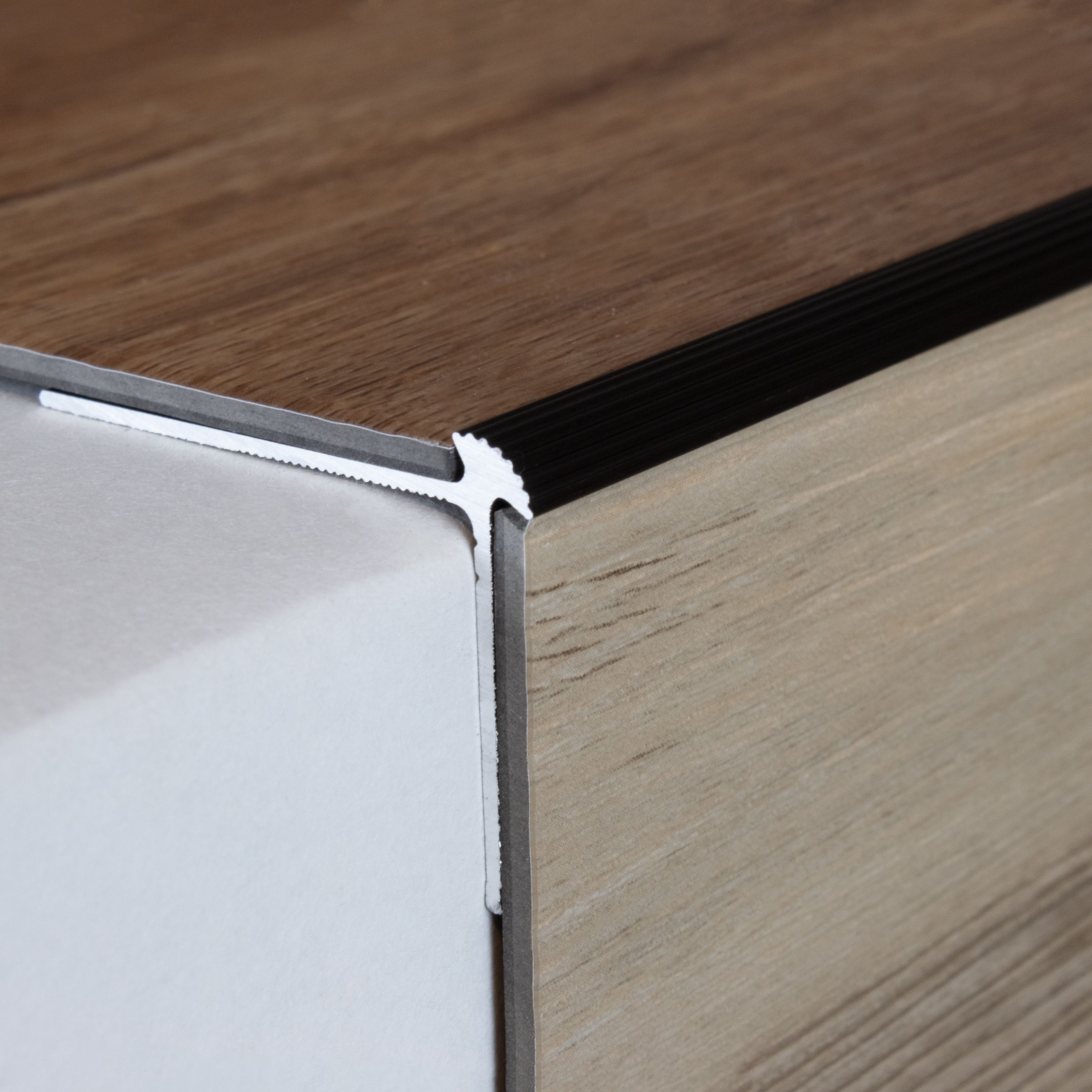 Perfiles angulares y de canto para escaleras, altura 30 mm, ancho 40 mm, altura del canto 3 mm, PROVISTON