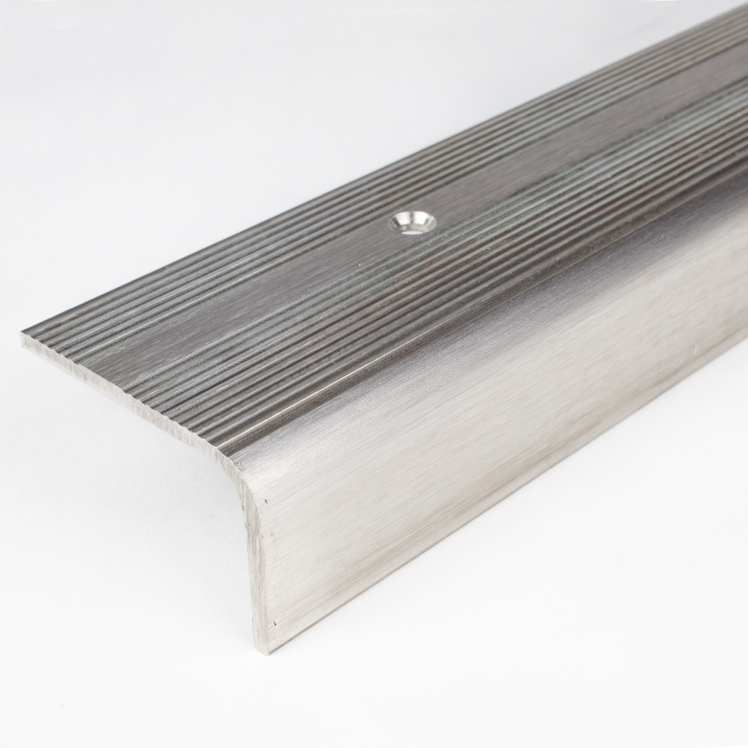 Perfil de canto y ángulo para escaleras Auer Lynbrook, antideslizante R10 DIN 51130, 28 x 50 mm, acero inoxidable