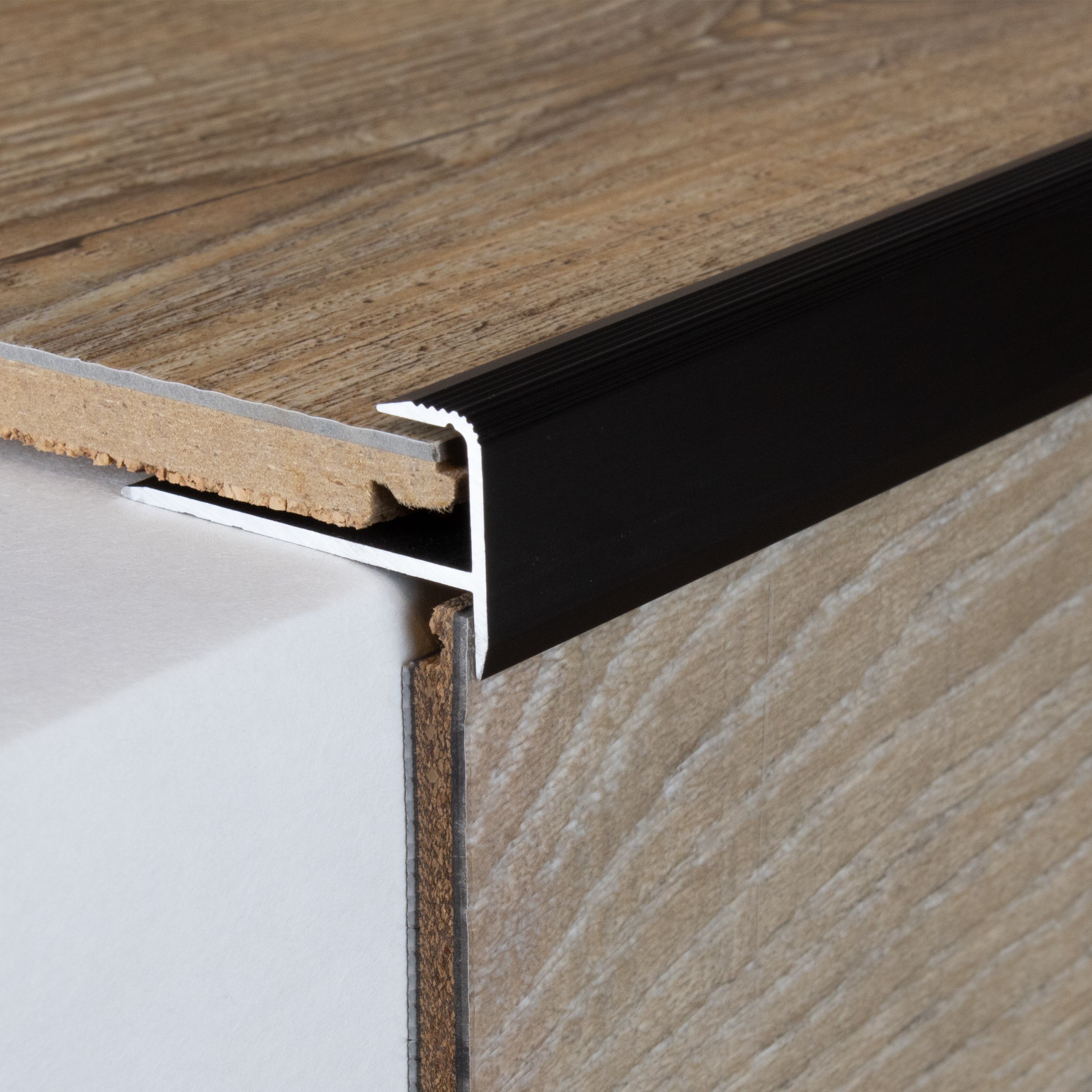 Perfiles de canto y acabado PROVISTON Matane B, altura de canto de 37 mm, aluminio anodizado de 10,3 mm