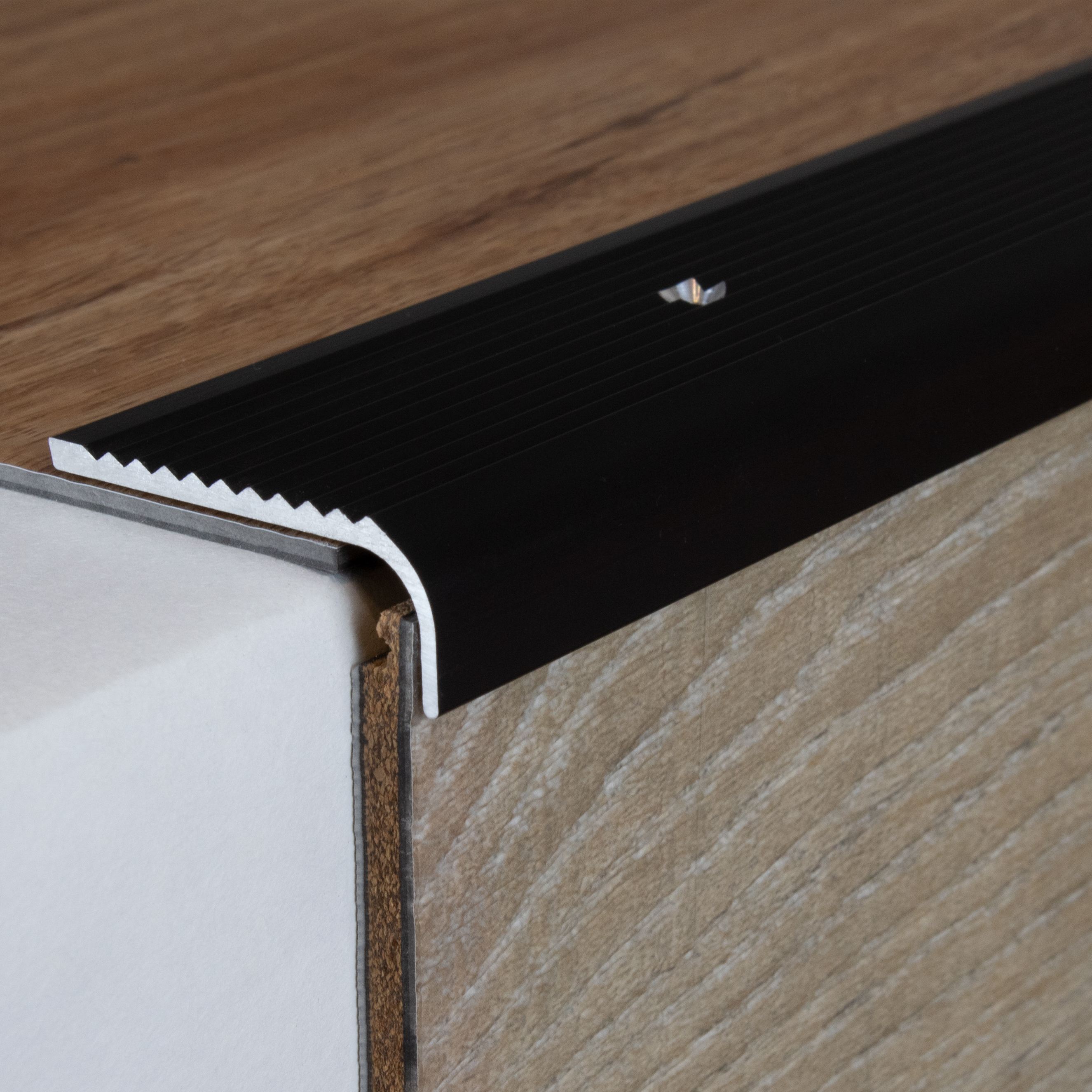 Perfiles angulares y de canto para escaleras PROVISTON Asti Altura 15 mm Ancho 40 mm Aluminio anodizado