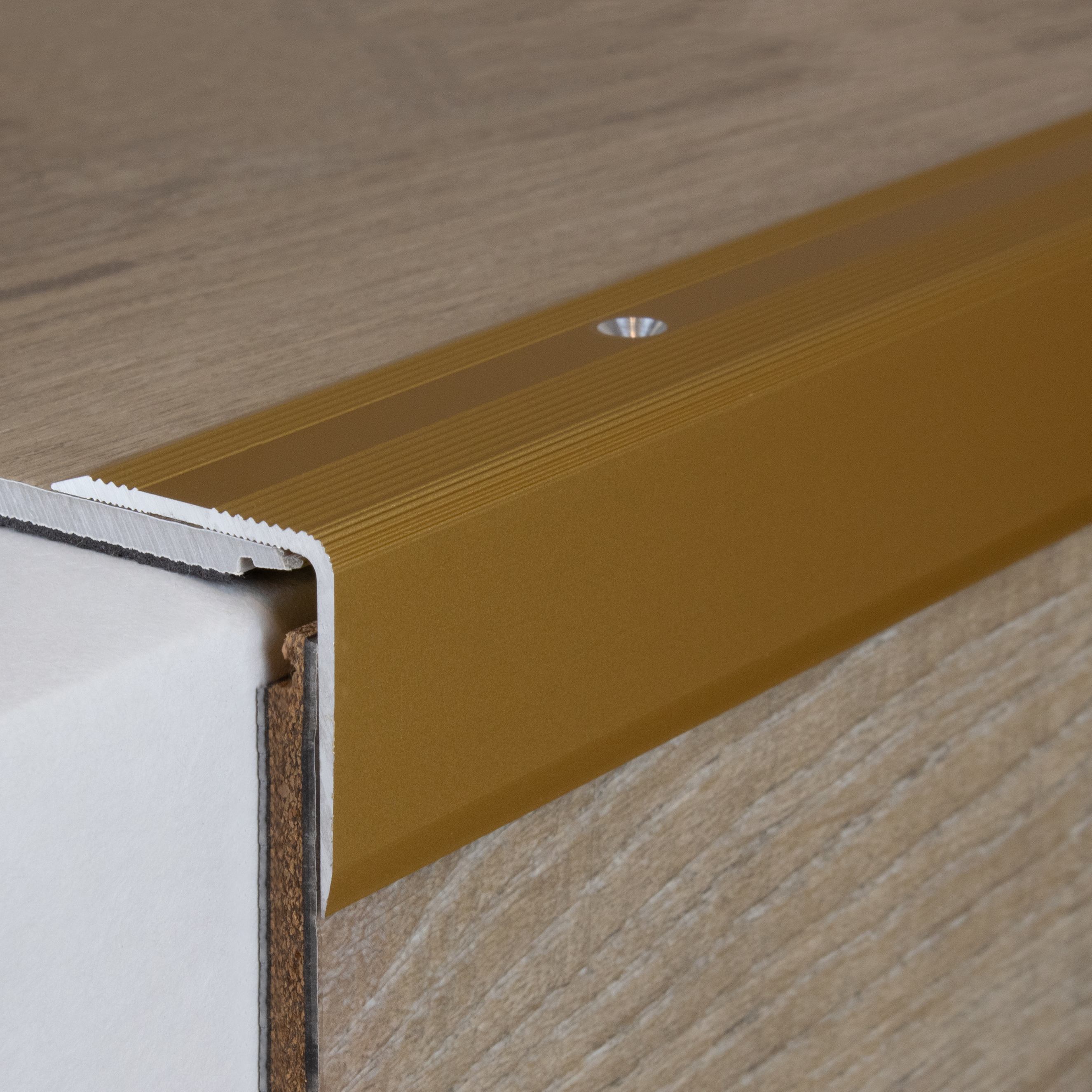 Perfiles angulares y de canto para escaleras, altura 44 mm, ancho 40 mm, espesor del material: 2 mm, PROVISTON