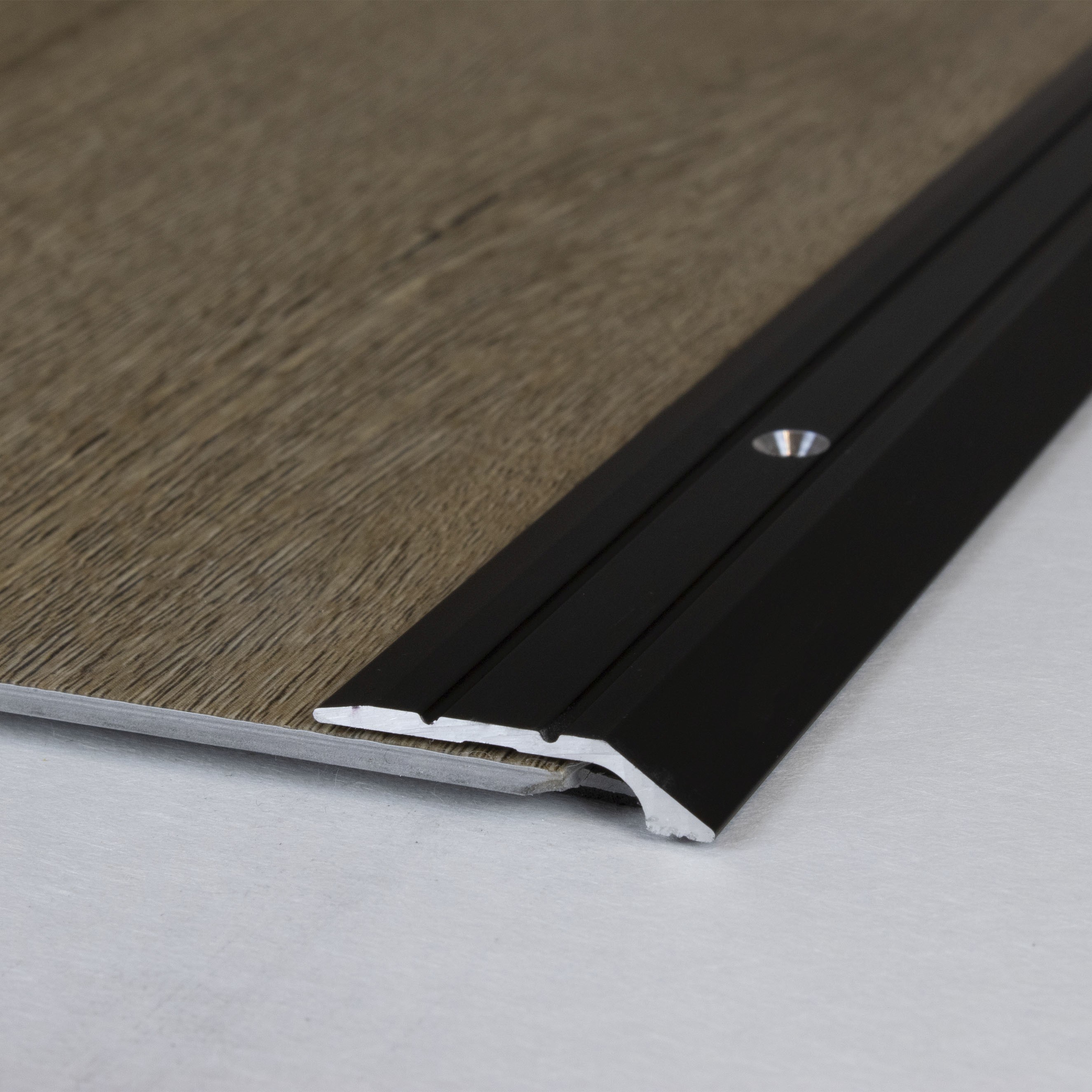 Perfiles de canto y acabado Auer Maryville B, altura de canto de 30 mm, aluminio anodizado de 4,5 mm