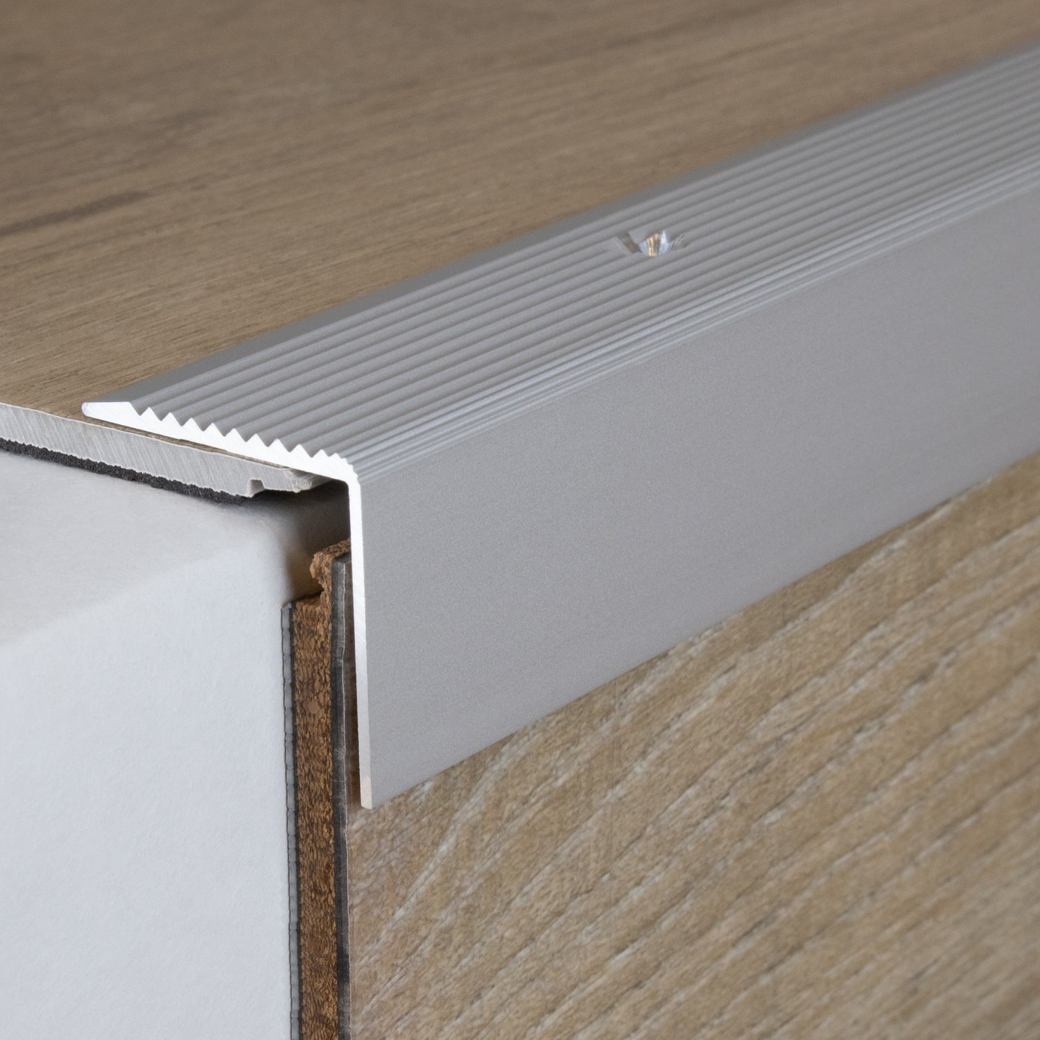 Perfiles angulares y de canto para escaleras, ancho 30 mm, altura 22-52 mm, espesor del material: 2 mm, PROVISTON